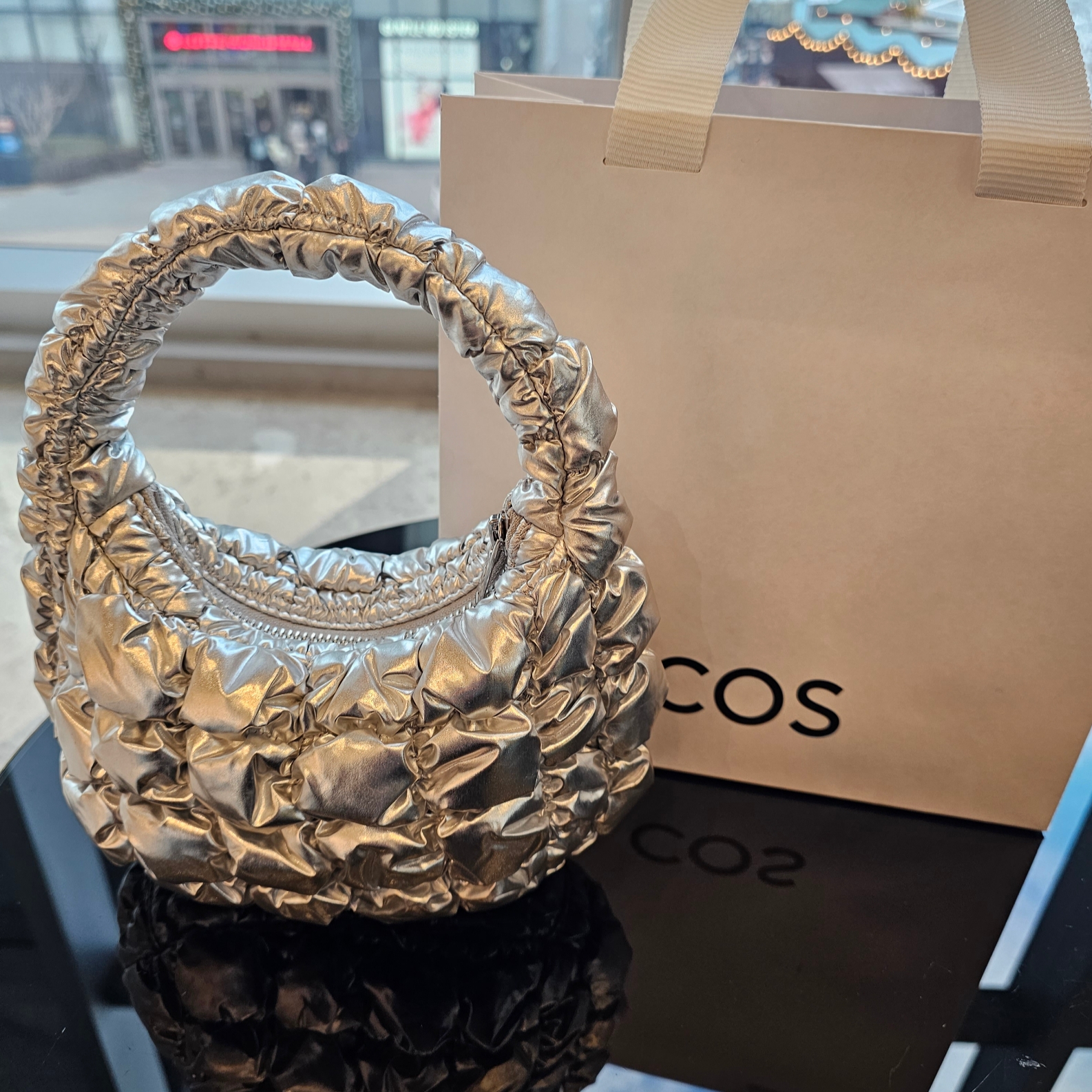 COS Quilted Micro Bag Silver 착용 스타일