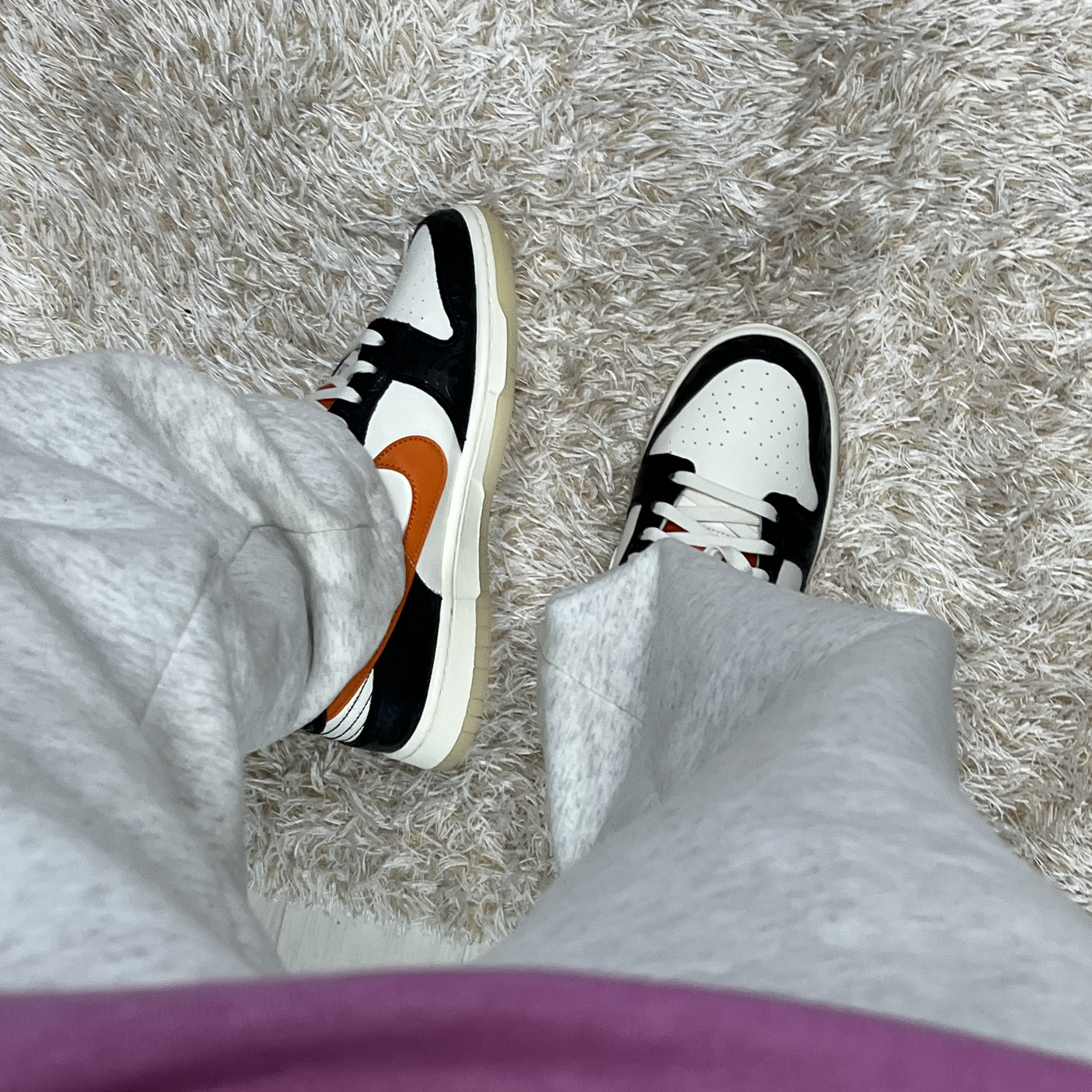 Nike Dunk Low Retro PRM Halloween, IAB Studio Pigment T-Shirt Magenta 착용 스타일 - 2
