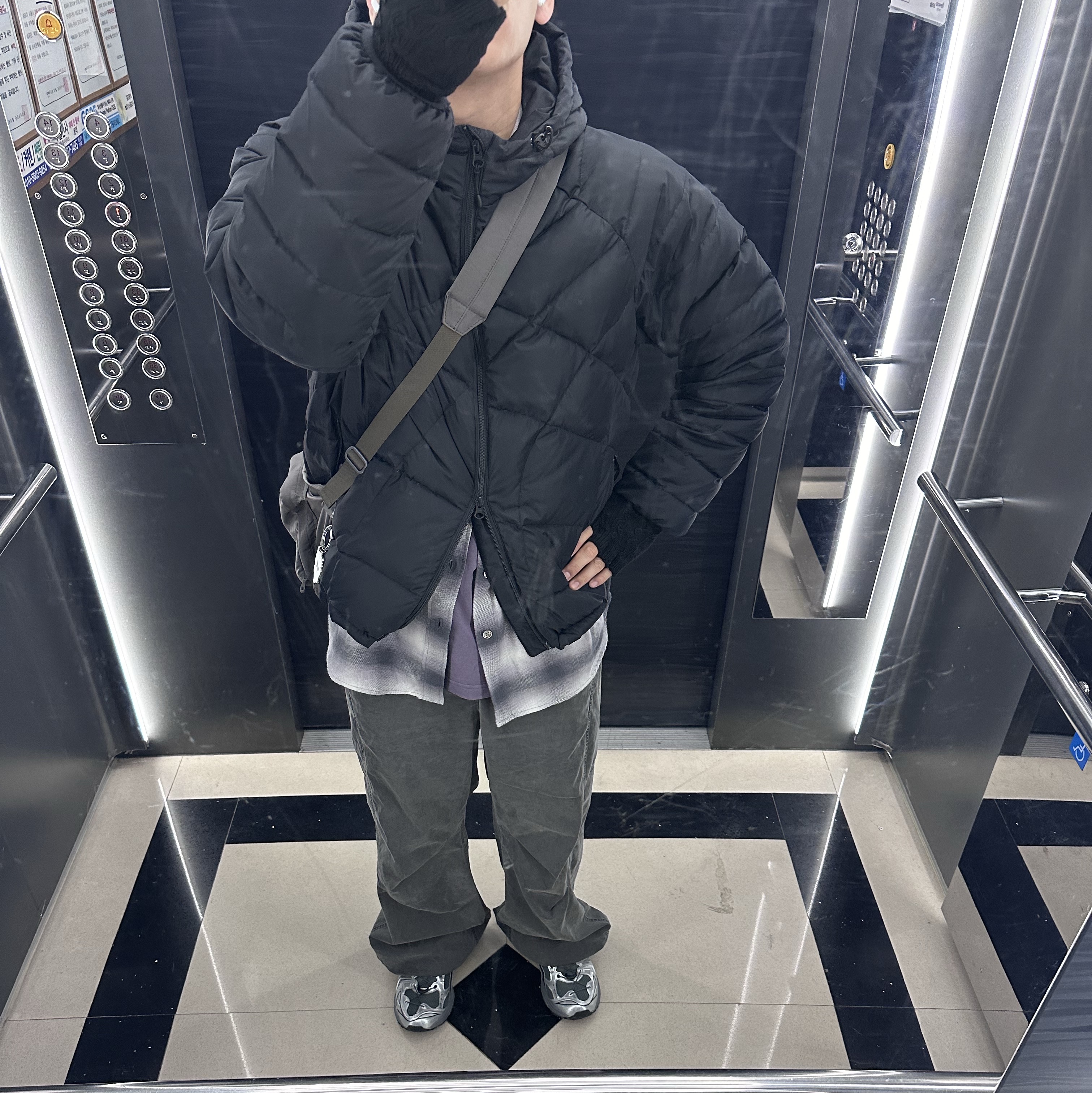 Amiacalva Split Yarn Body Bag Gray, Asics x Unaffected Gel-Kayano 14 Silver Moon 착용 스타일