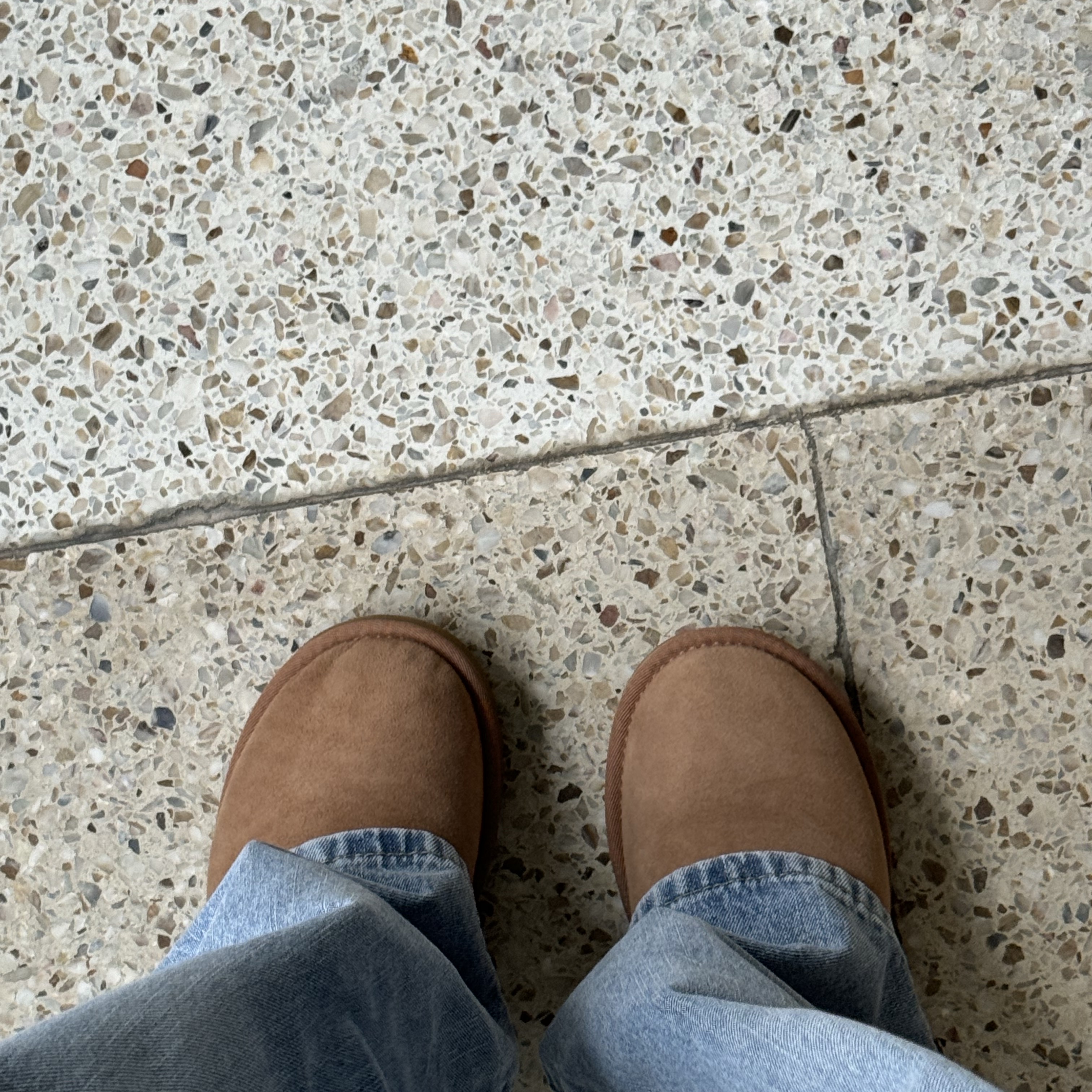(W) UGG Classic Mini II Boots Chestnut 착용 스타일 - 1