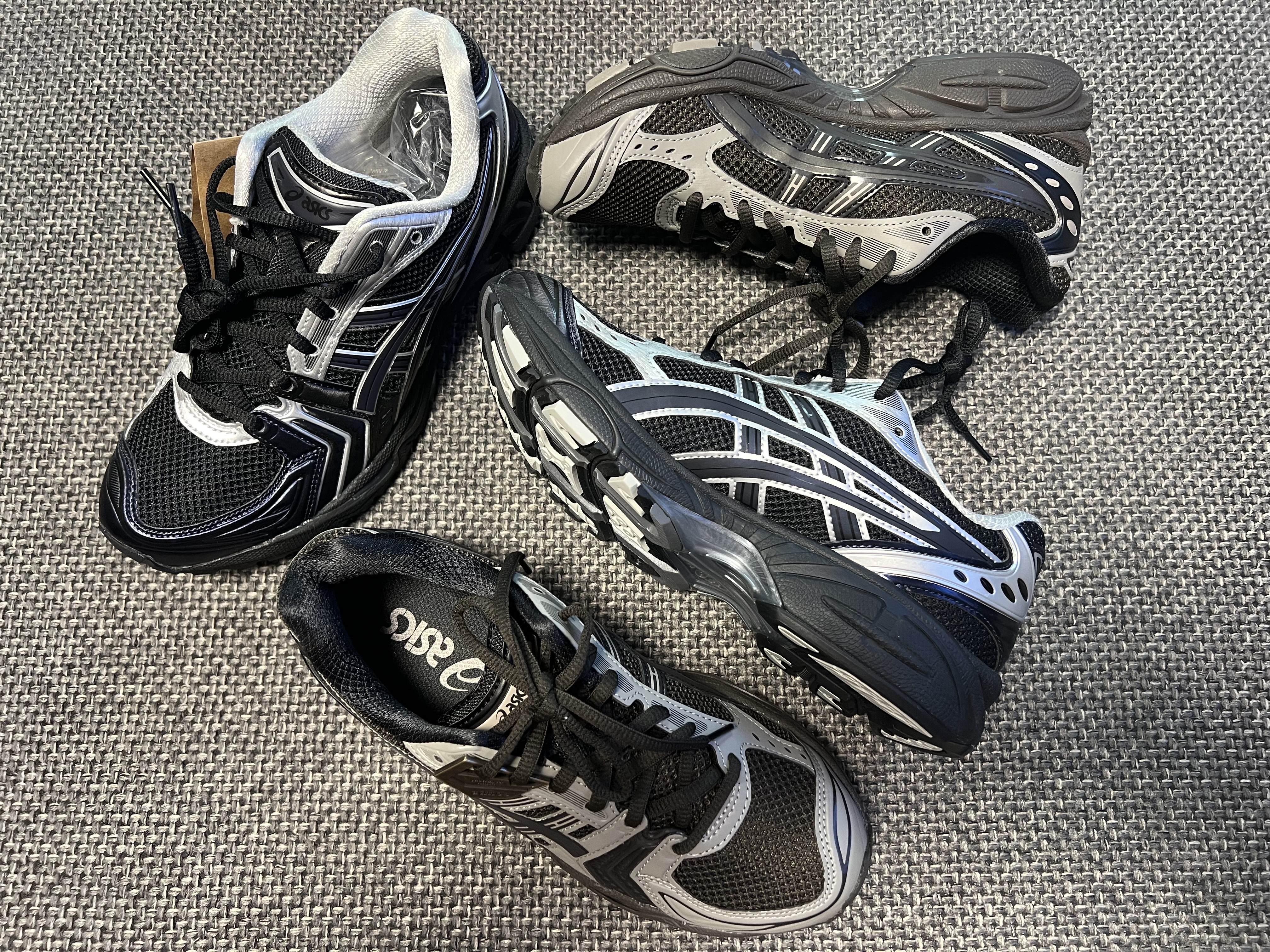 Asics x Atmos x Undermycar Gel-Kayano 14 Pepper Black, Asics x Atmos x Undermycar Gel-Kayano 14 Black Pure Silver 착용 스타일 - 2
