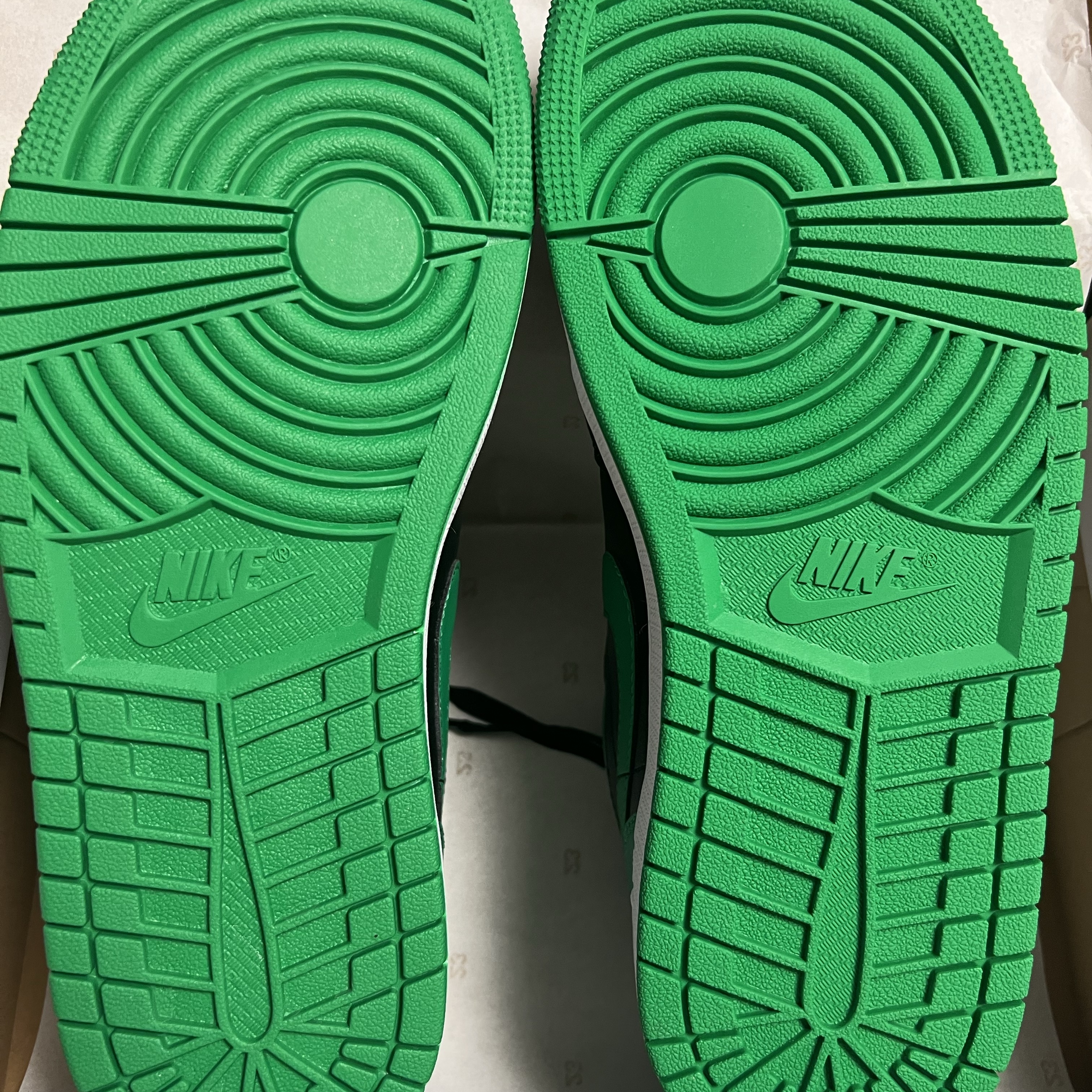 Jordan 1 Low Lucky Green 착용 스타일 - 3
