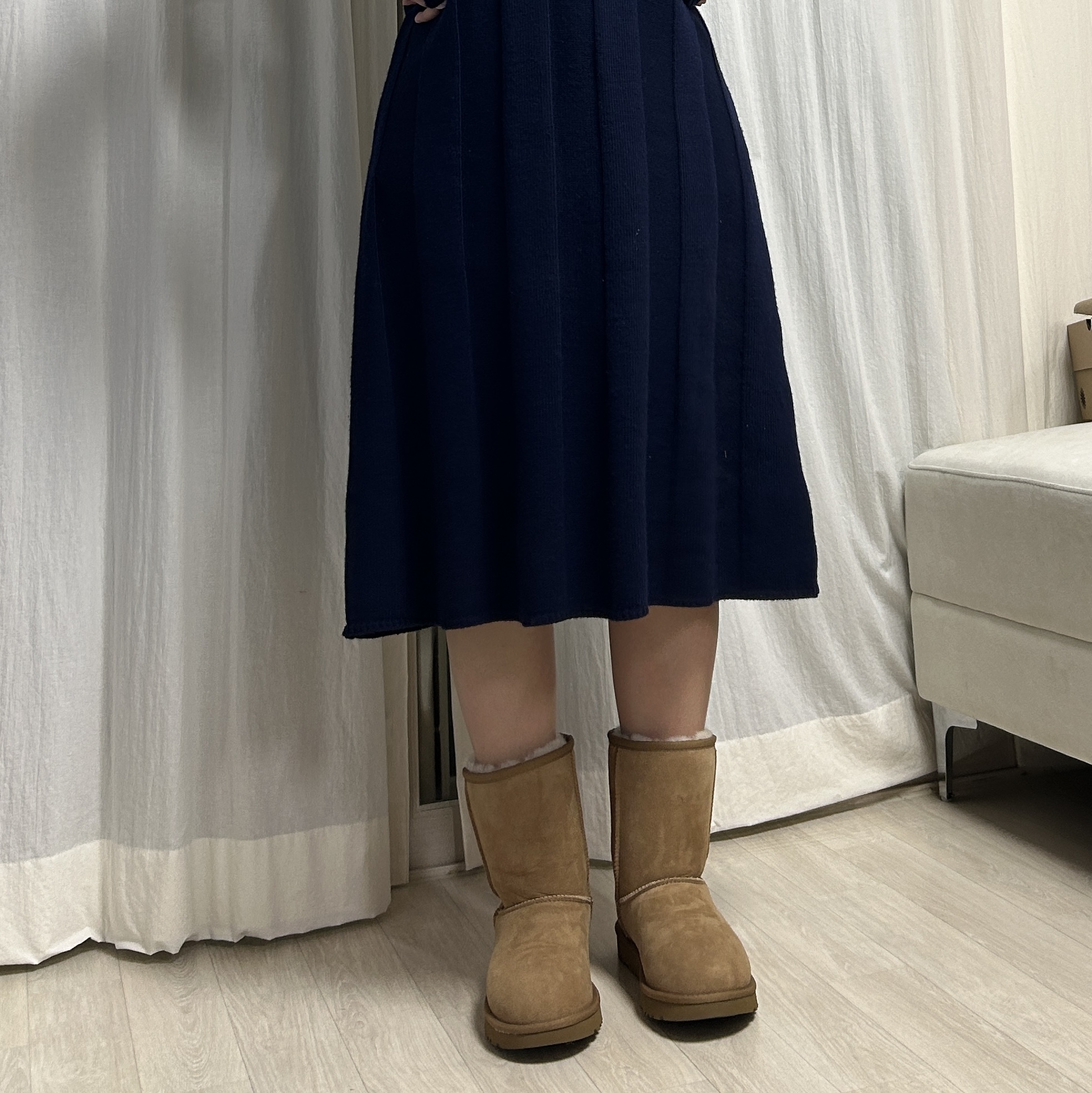 (W) UGG Classic Short II Boots Chestnut 착용 스타일 - 2