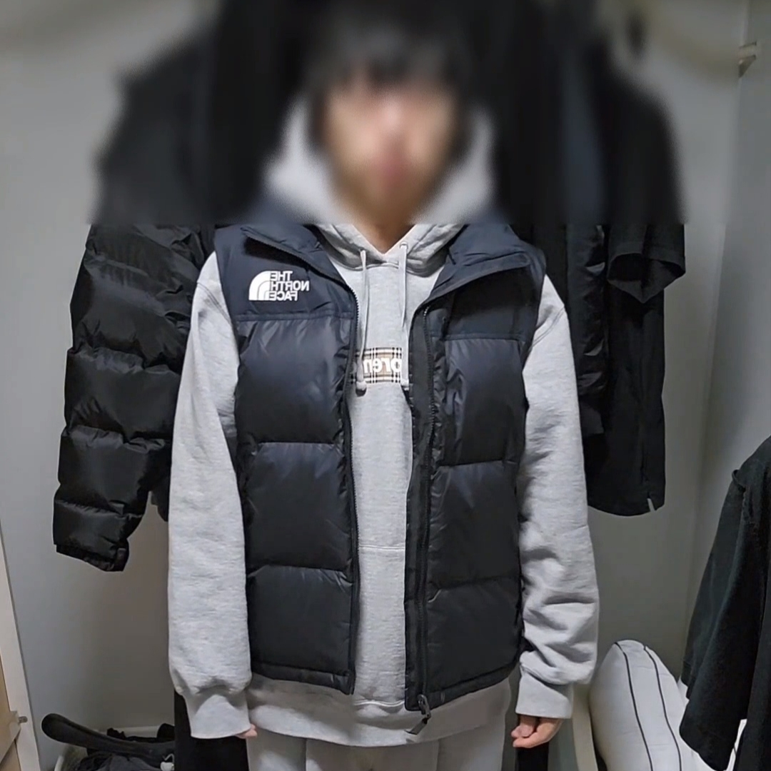 The North Face 1996 Eco Nuptse Vest Black 착용 스타일 - 1