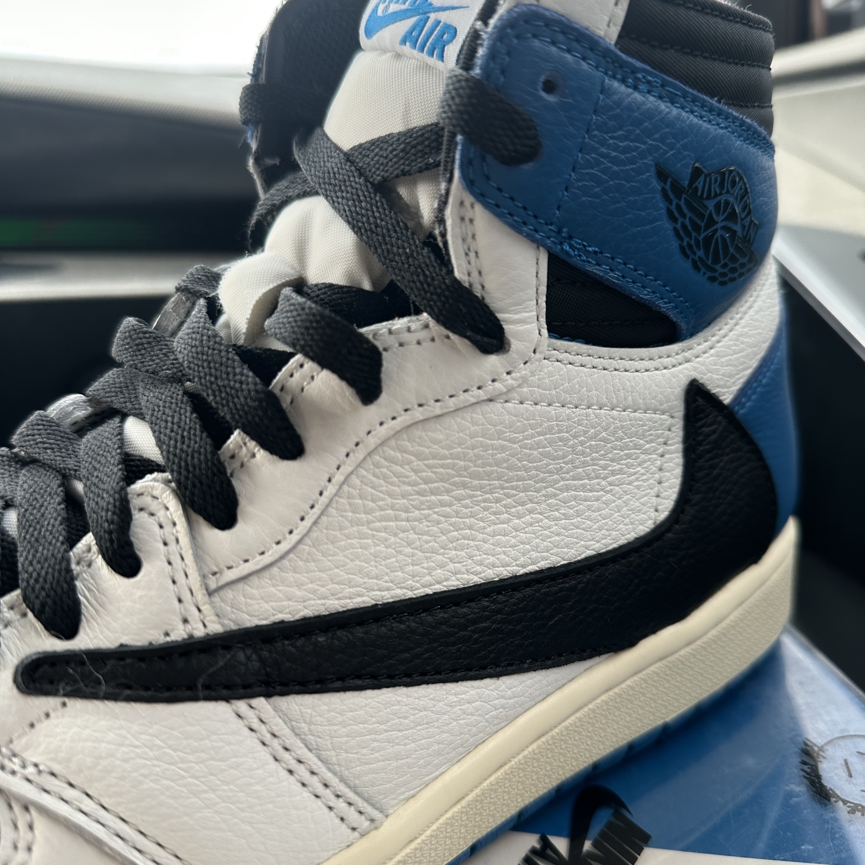 Jordan 1 x Travis Scott x Fragment Retro High OG SP Military Blue, Jordan 1 x Travis Scott x Fragment Retro Low OG SP Military Blue 착용 스타일 - 1