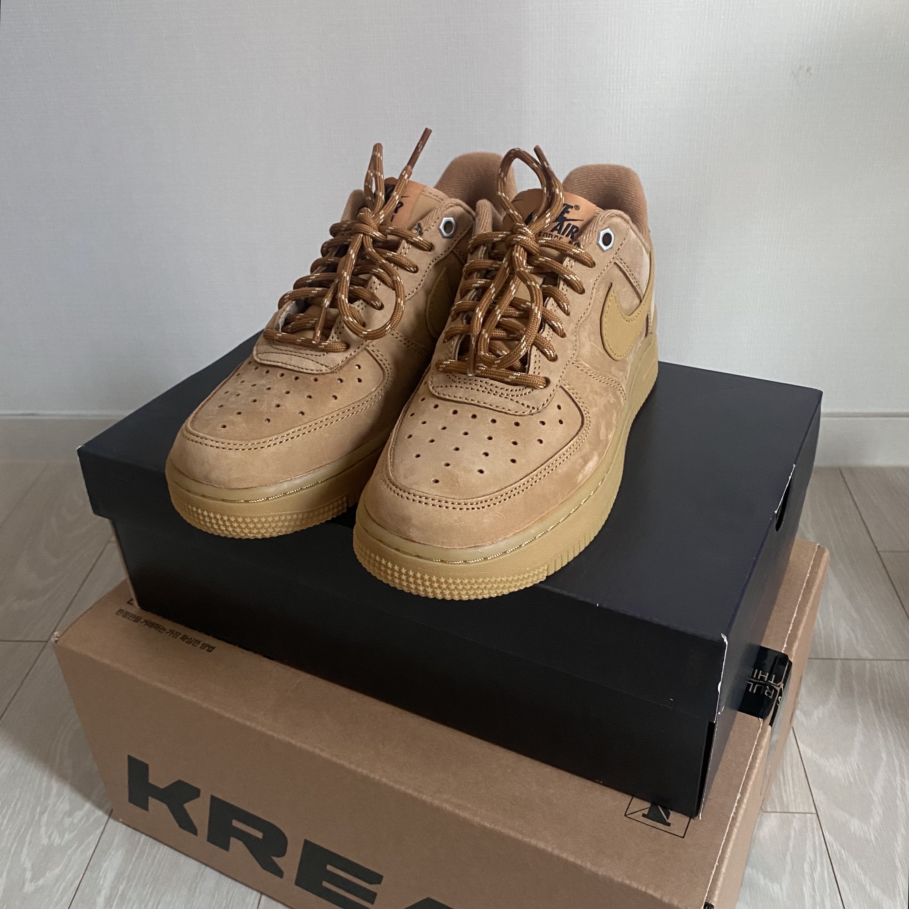 Nike Air Force 1 '07 WB Flax 착용 스타일 - 1