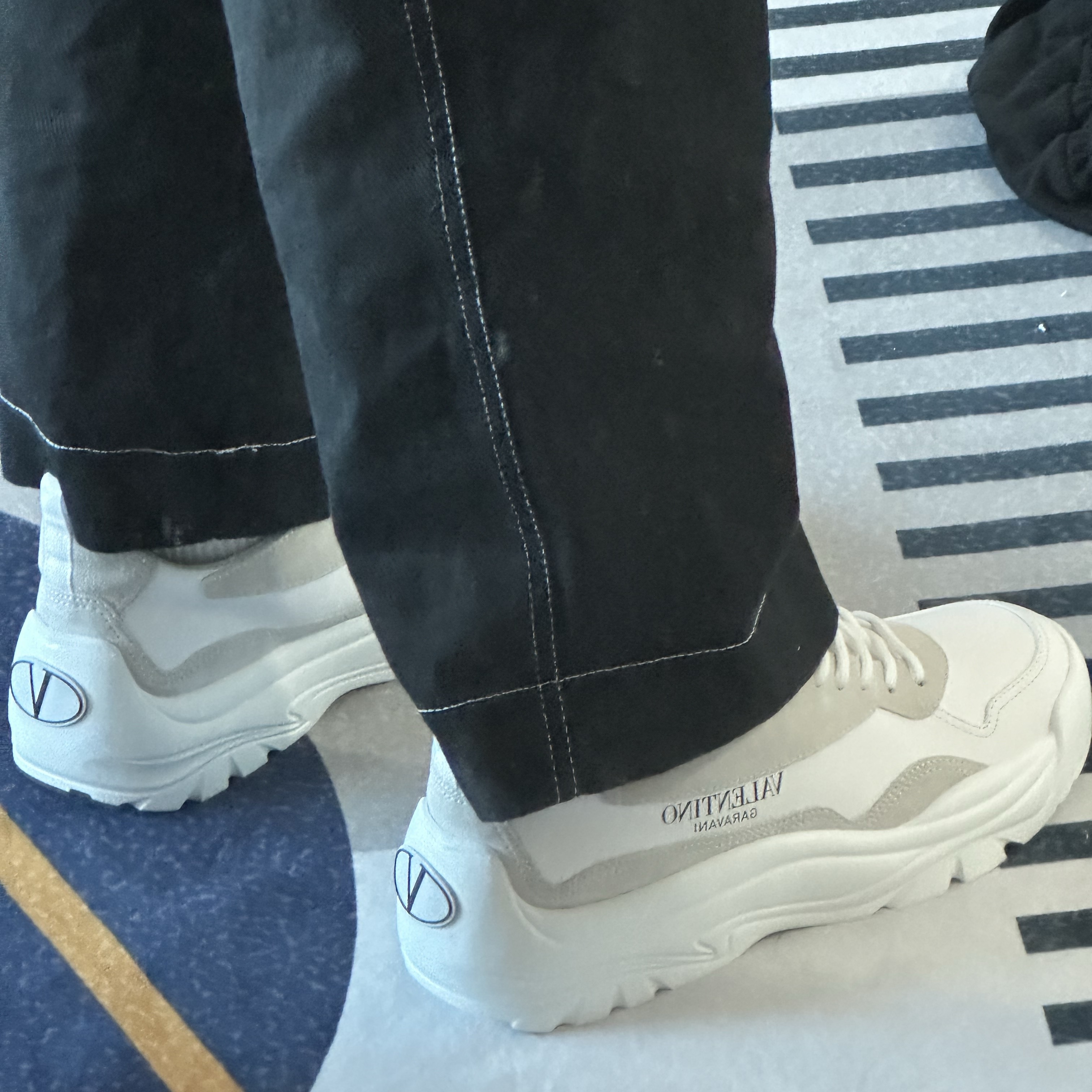 Valentino Gumboy Calfskin Sneakers White 착용 스타일