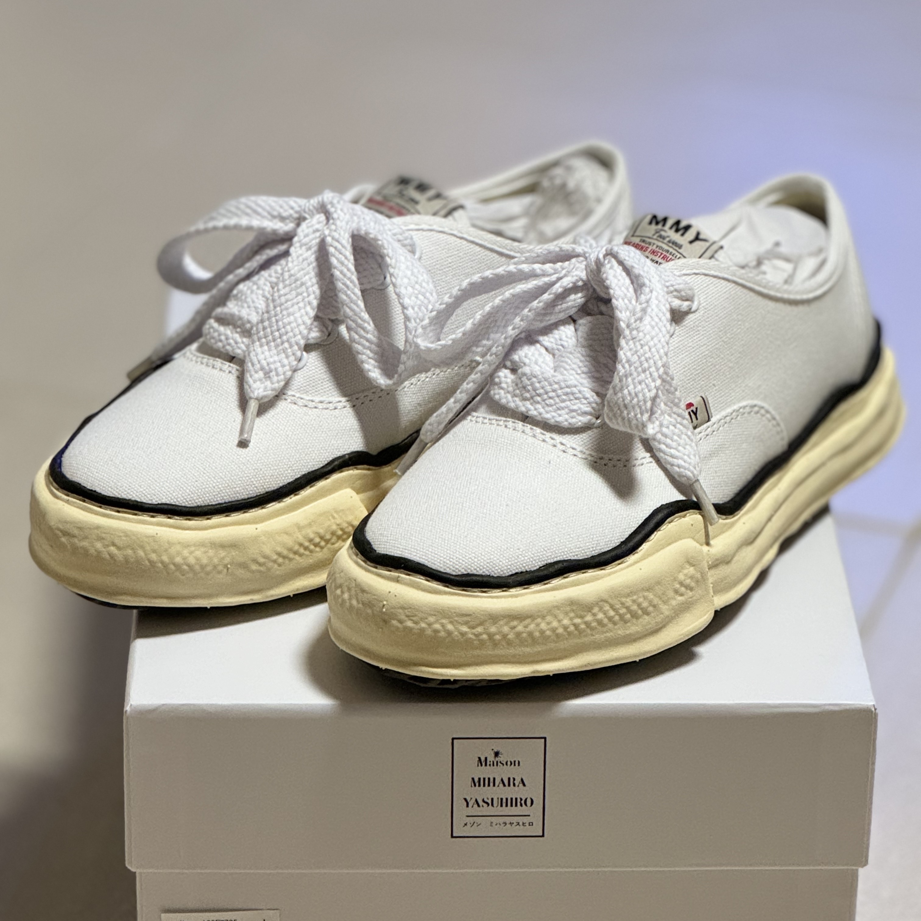 Maison Mihara Yasuhiro Baker OG Sole OD Canvas Low-top Sneakers White 착용 스타일
