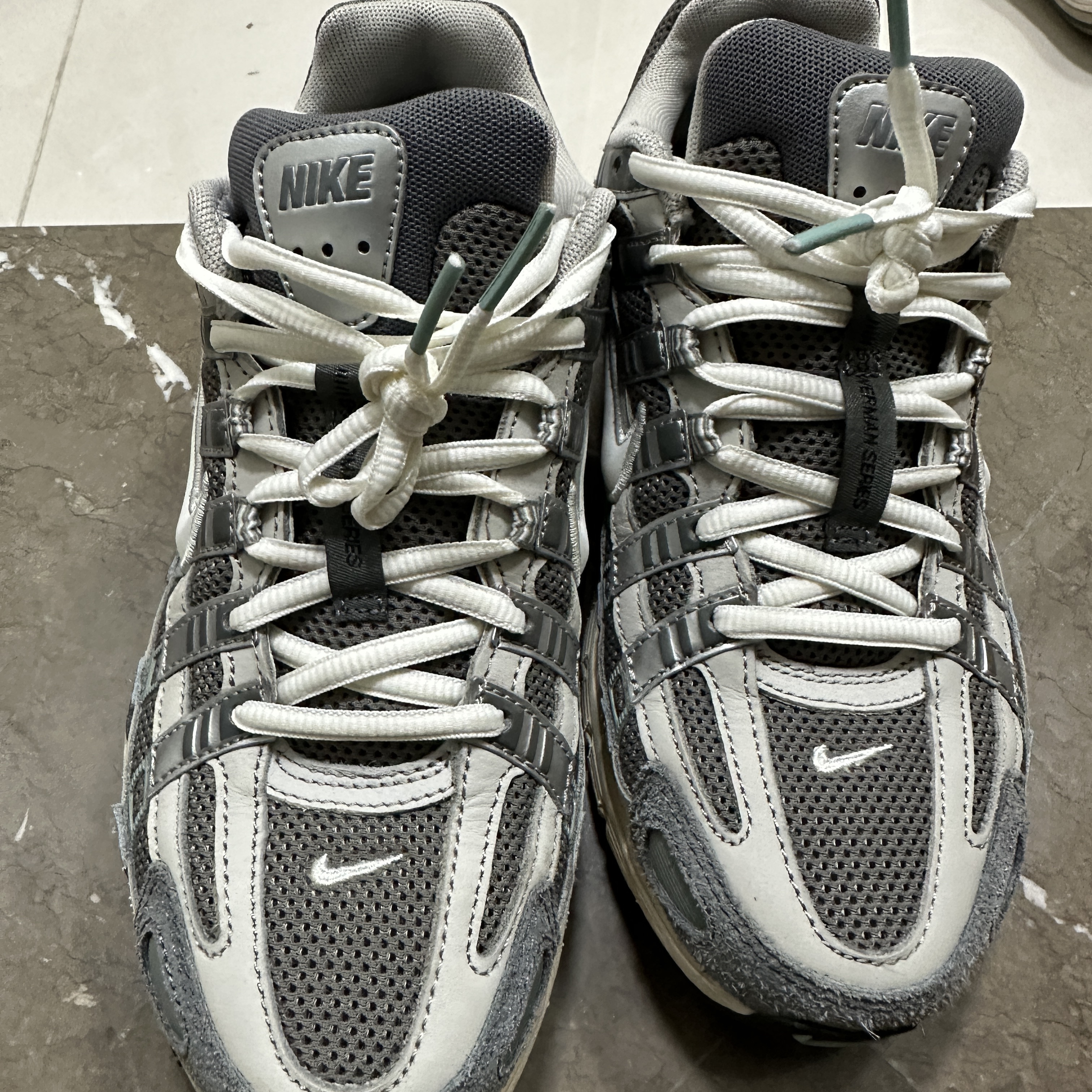 Nike P-6000 Flat Pewter Light Iron Ore 착용 스타일 - 2