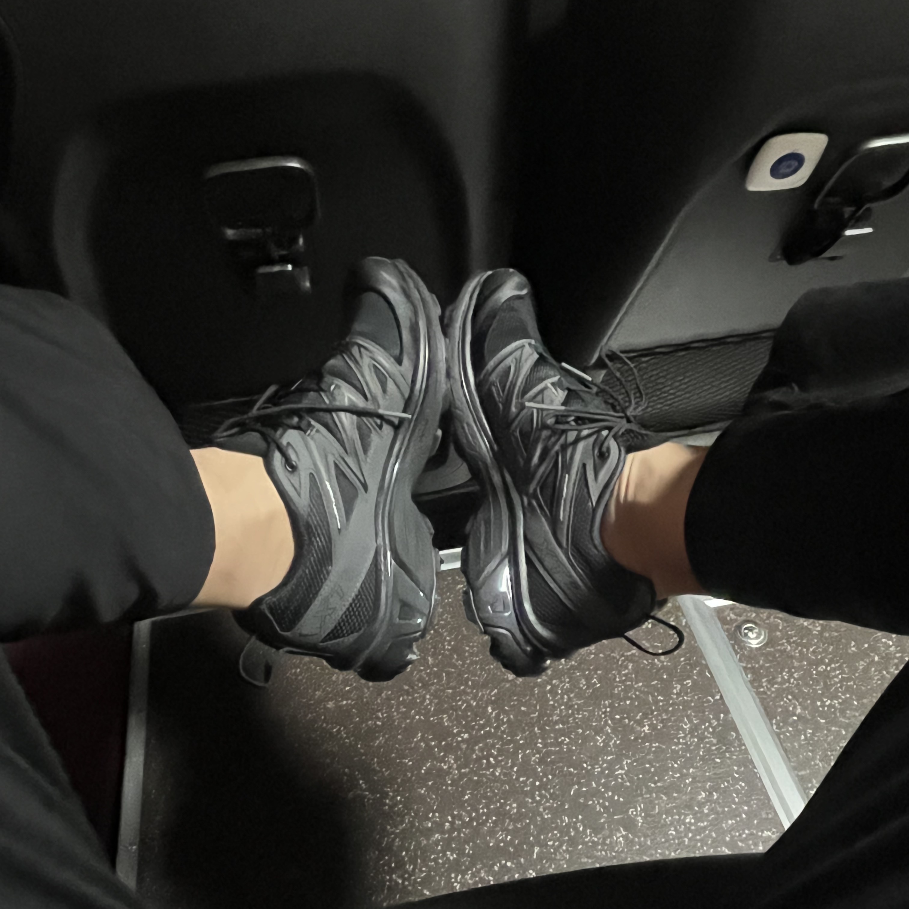 Salomon XT-6 Expanse Black Ebony 착용 스타일
