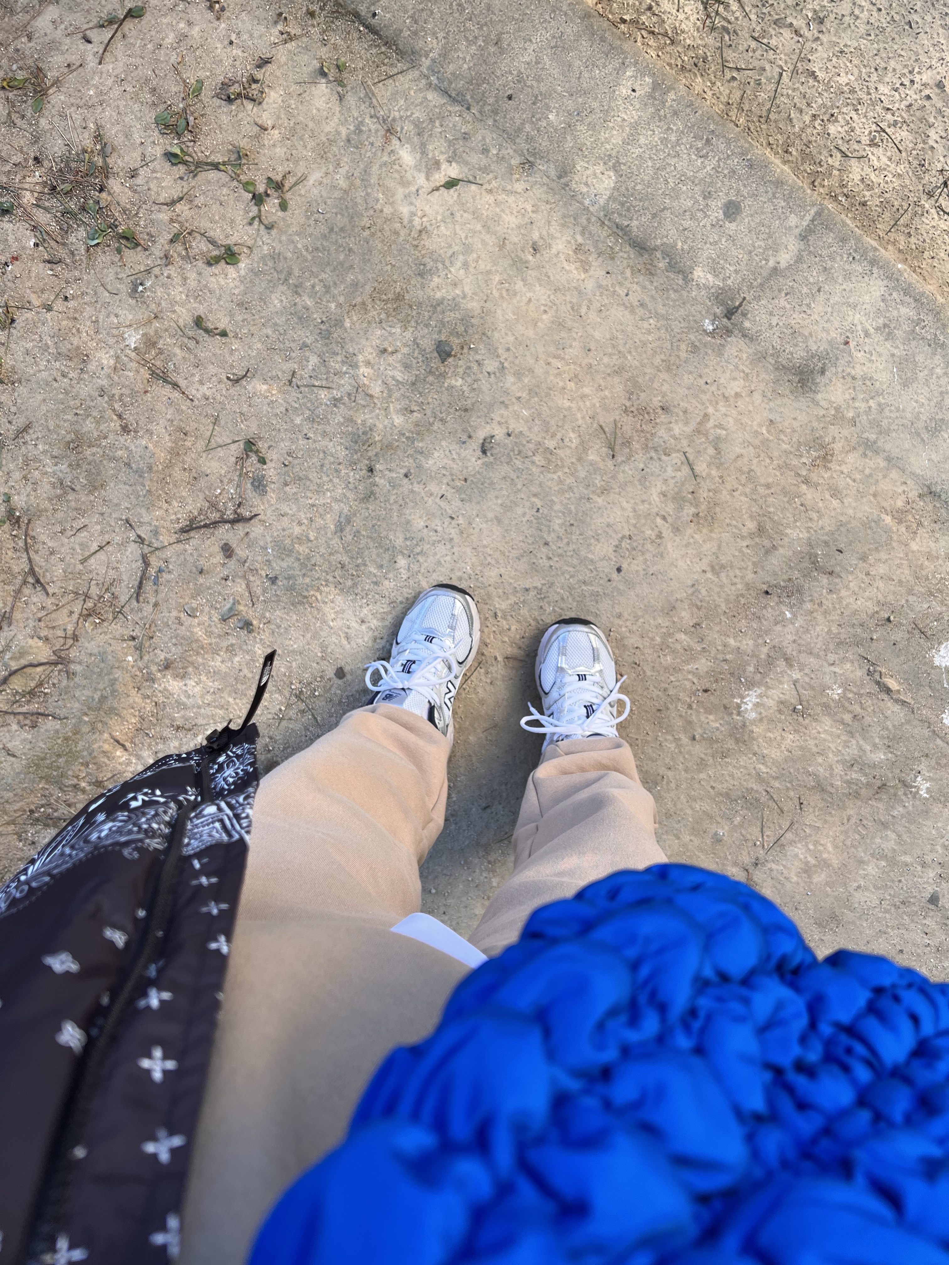 New Balance 530 Steel Grey, COS Quilted Oversized Shoulder Bag Blue 착용 스타일