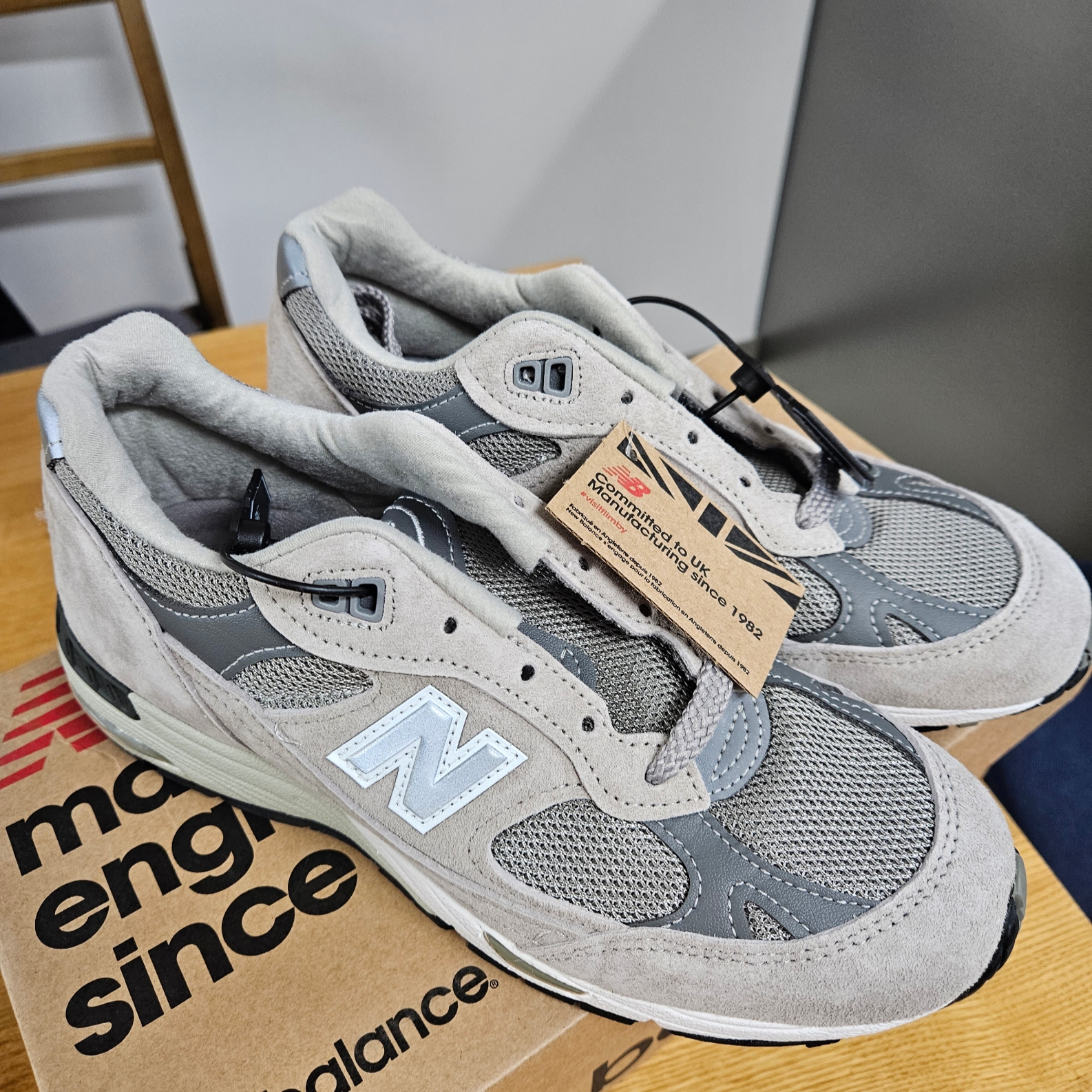 (W) New Balance 991 Made in UK Grey 착용 스타일 - 1