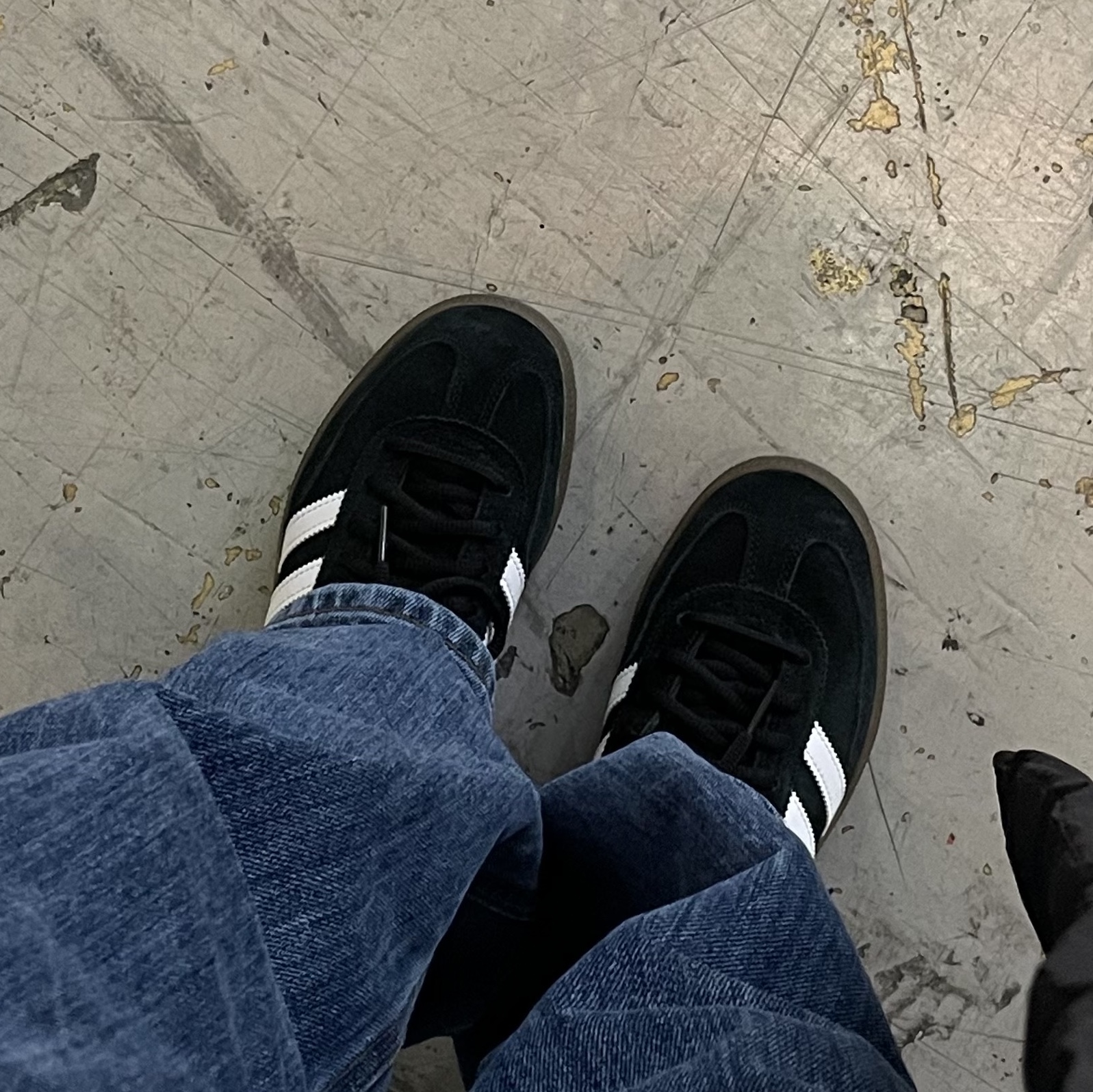 Adidas Spezial Handball Core Black 착용 스타일
