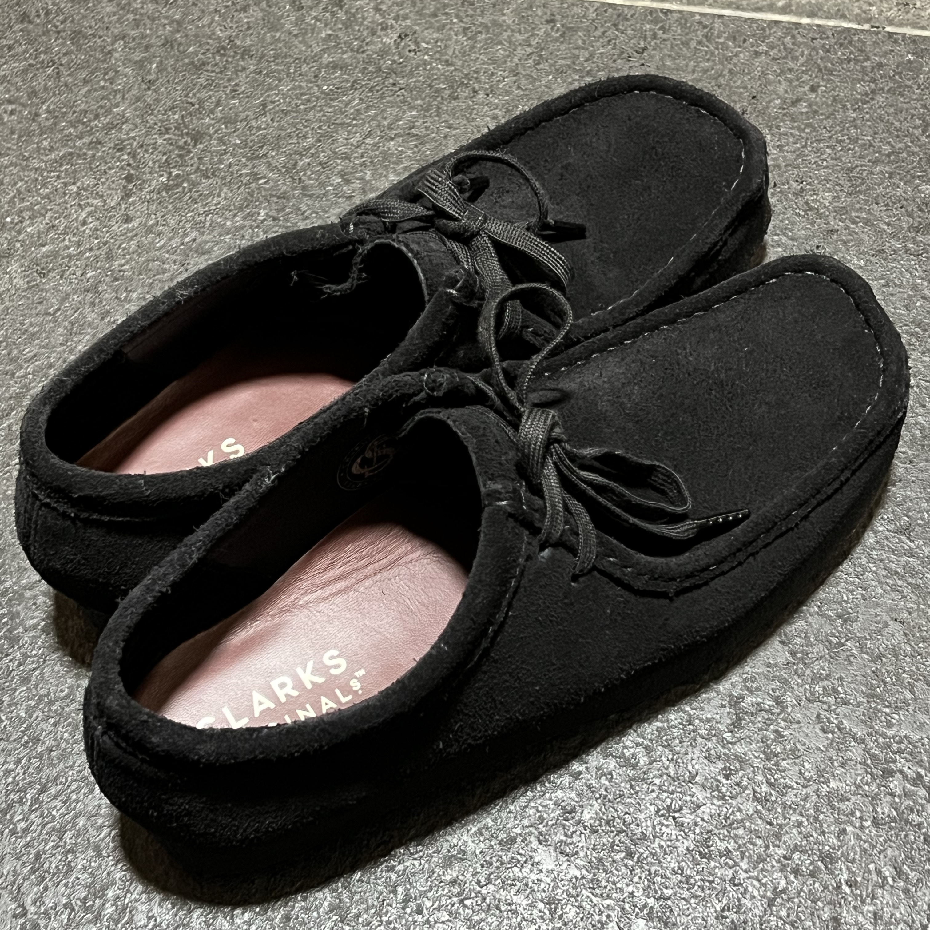 Clarks Wallabee Black Suede 착용 스타일 - 2