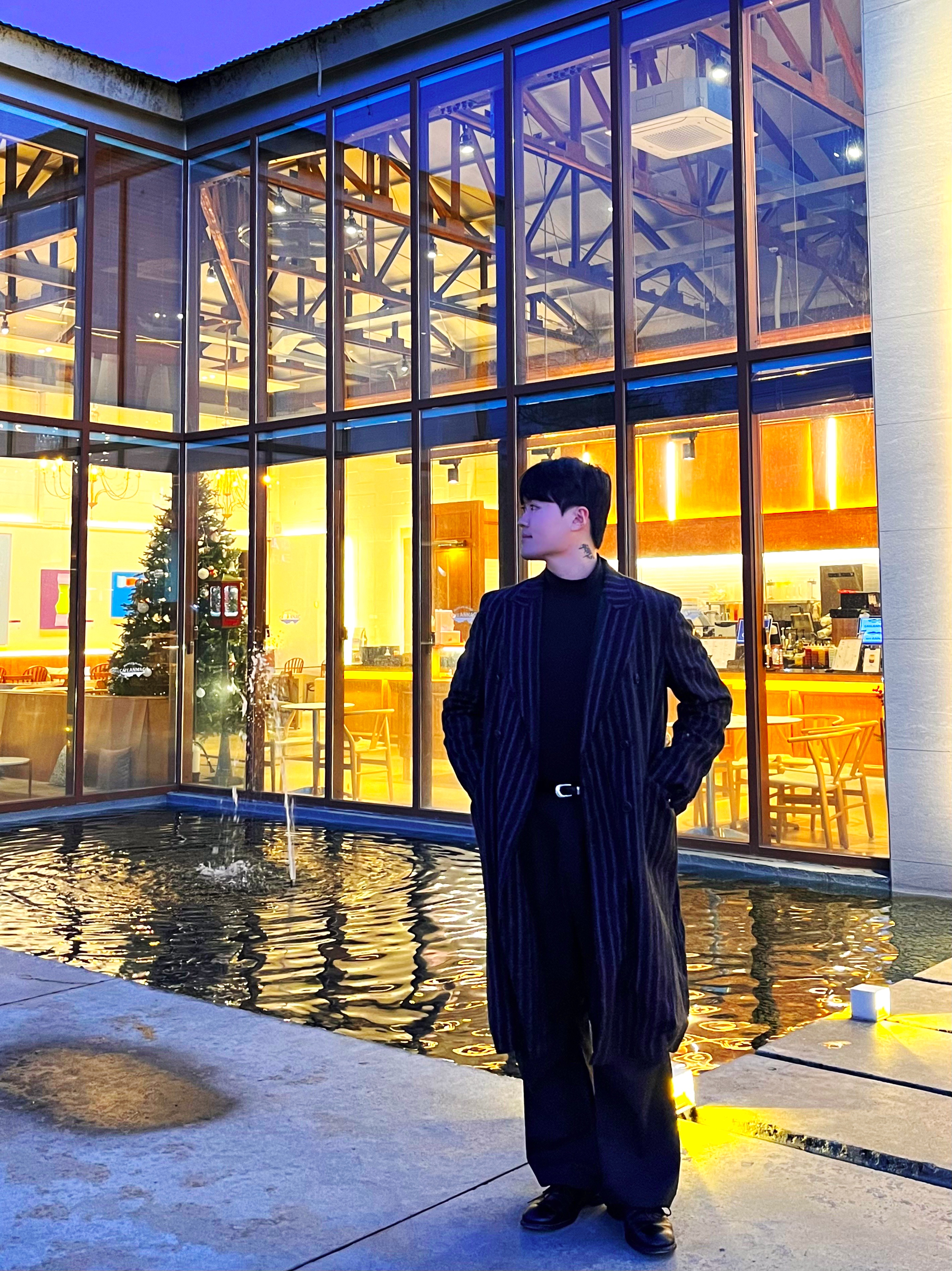 Our Legacy Hairy Wool Whale Coat Black, Our Legacy Hairy Alpaca Whale Coat Brown 착용 스타일 - 1