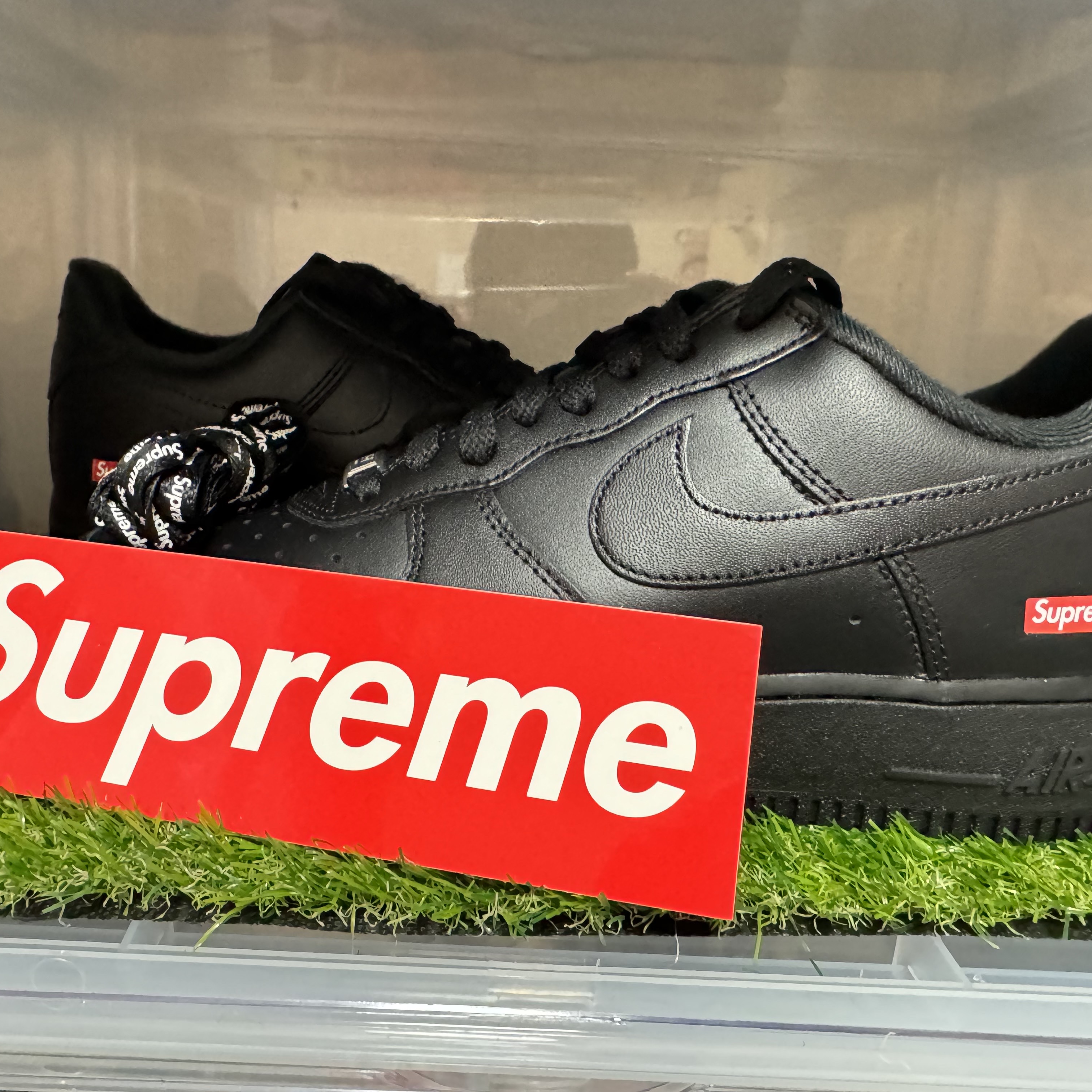 Nike x Supreme Air Force 1 Low Black 착용 스타일