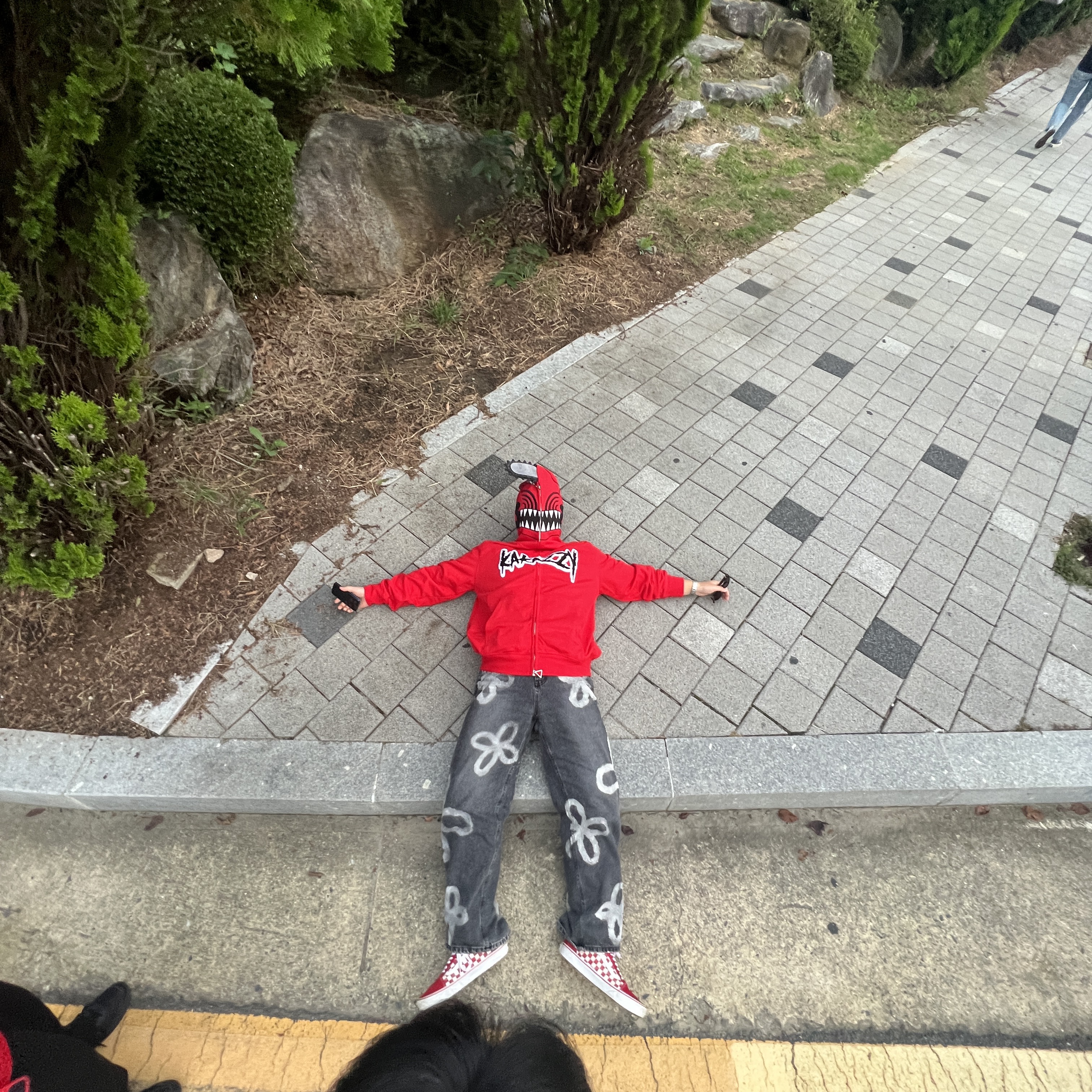 Kakazzy Full Zip Hoodie Chainsaw Man Red, Tudor Black Bay 58 MT5402 Steel Bracelet Blue 착용 스타일 - 3