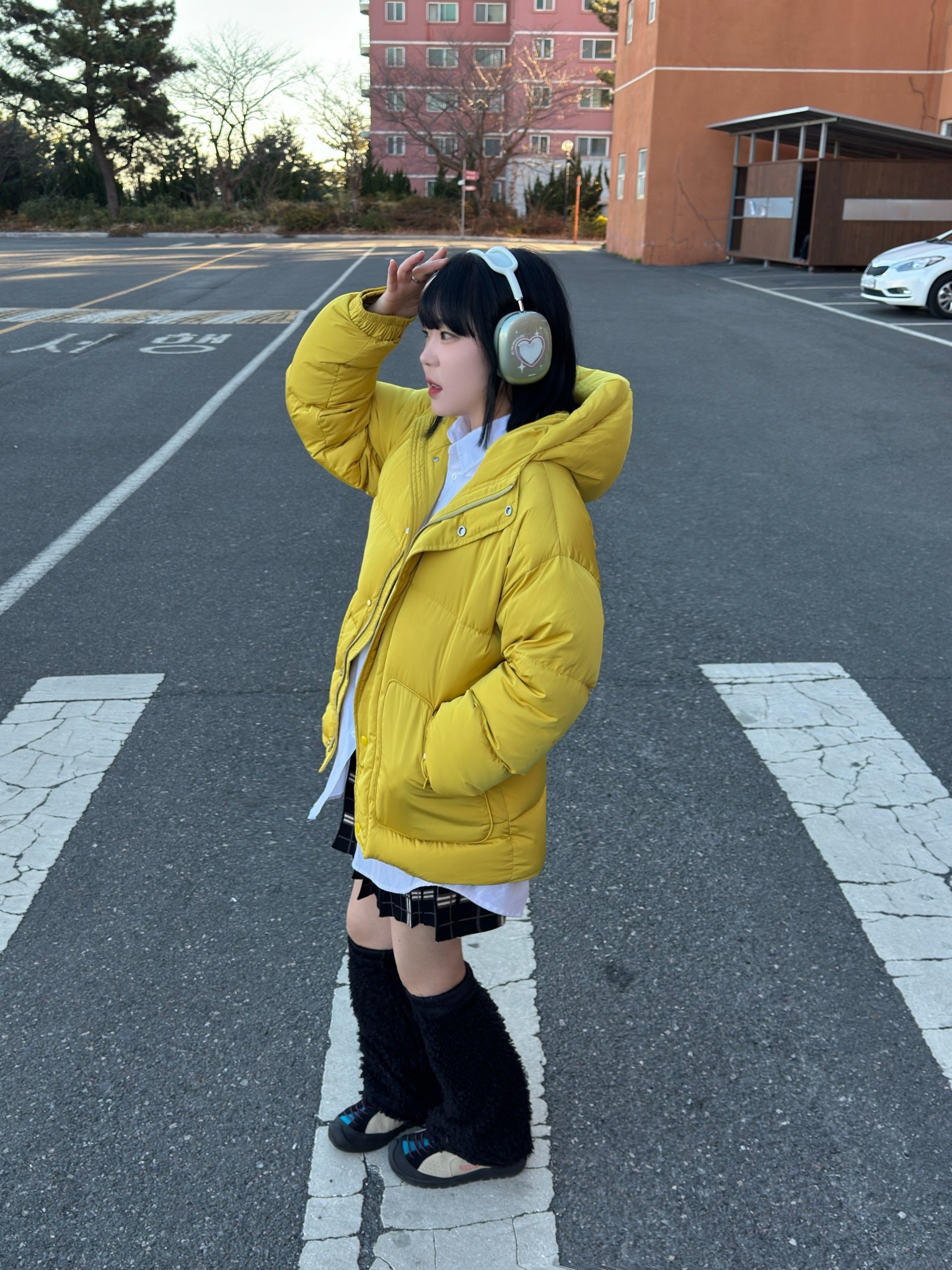 (W) Keen Jasper Rocks SP Sneakers Beige, Apple AirPods Max Lightning Green (Korean Ver.) 착용 스타일 - 1