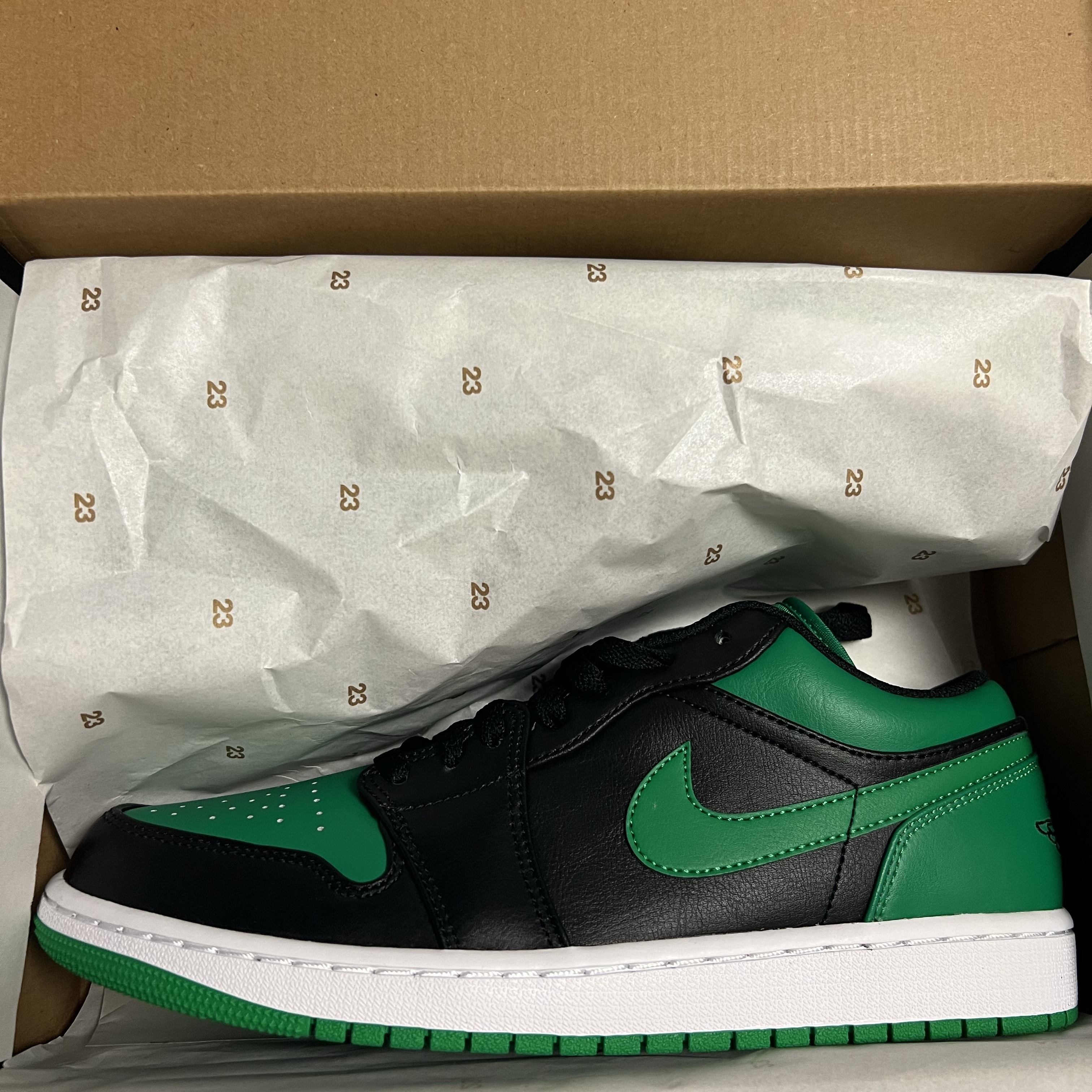 Jordan 1 Low Lucky Green 착용 스타일 - 1