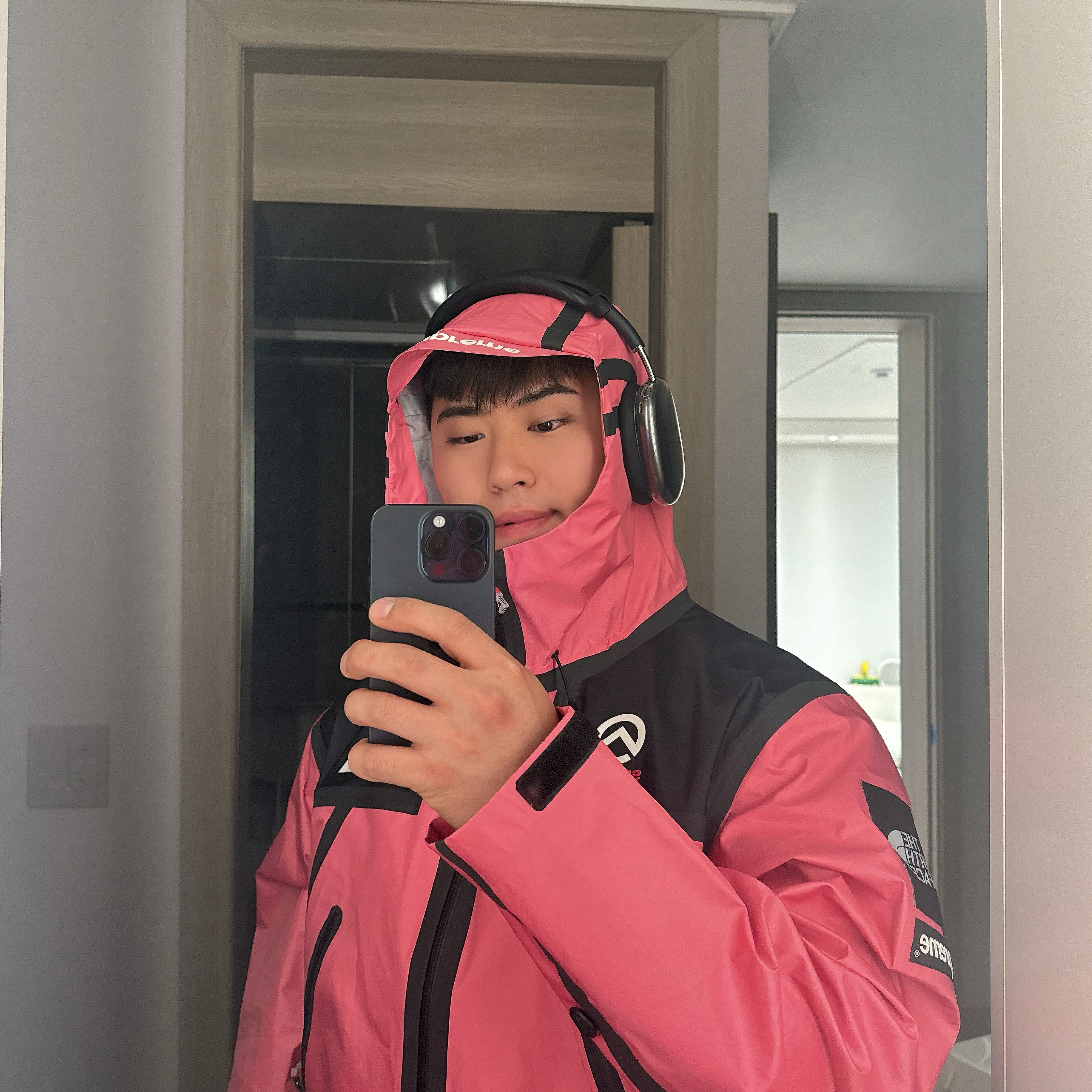 Supreme x The North Face Summit Series Outer Tape Seam Jacket Pink - 21SS, Apple AirPods Max Lightning Space Gray (Korean Ver.) 착용 스타일 - 3