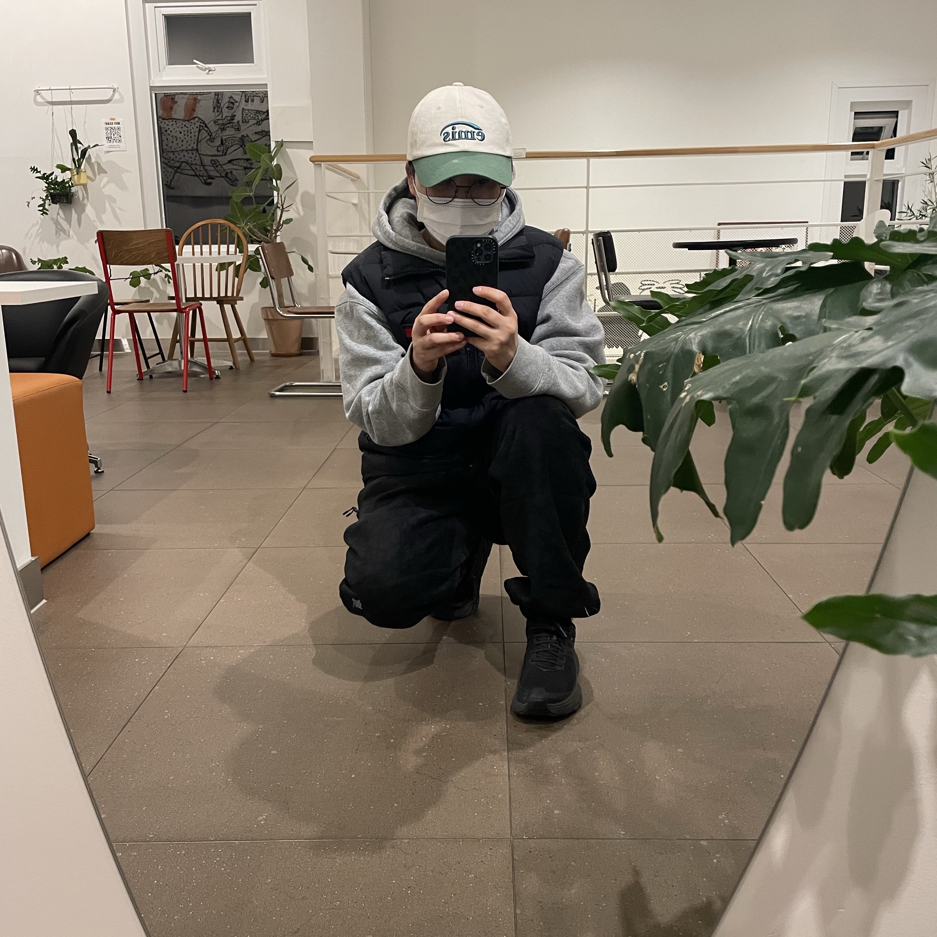 Emis New Logo Emis Cap Beige Green, Hoka Clifton 6 Black 착용 스타일