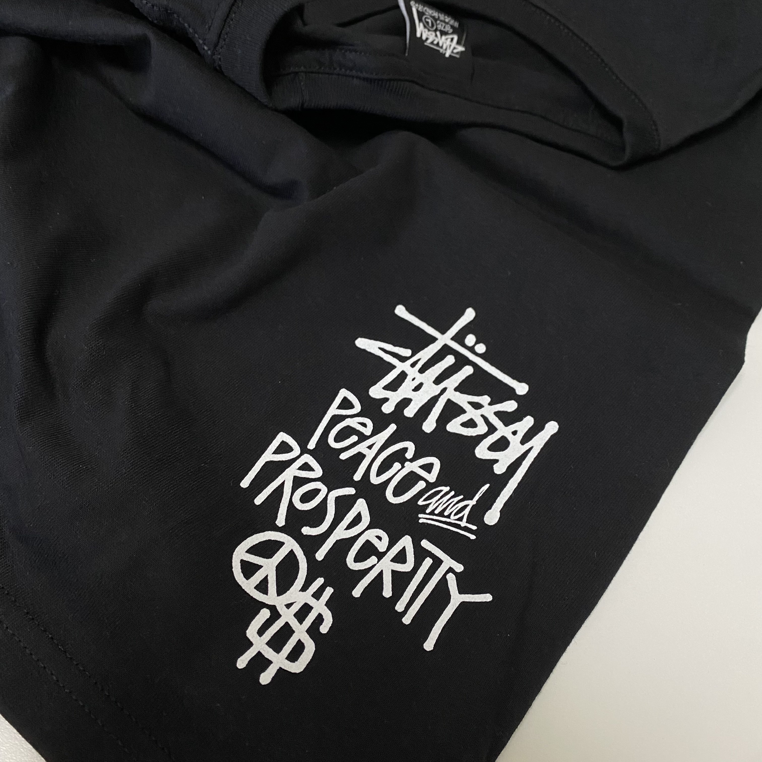 Stussy Peace & Prosperity T-Shirt Black 착용 스타일 - 2
