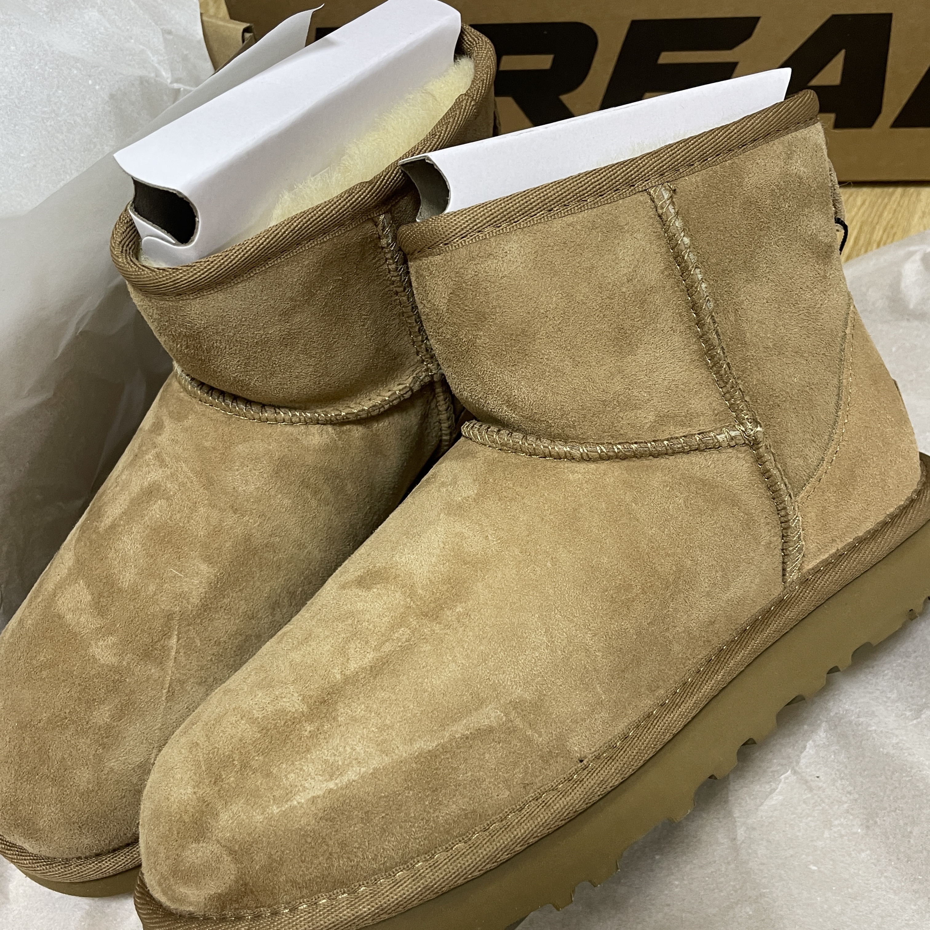 (W) UGG Classic Mini II Boots Chestnut 착용 스타일 - 2