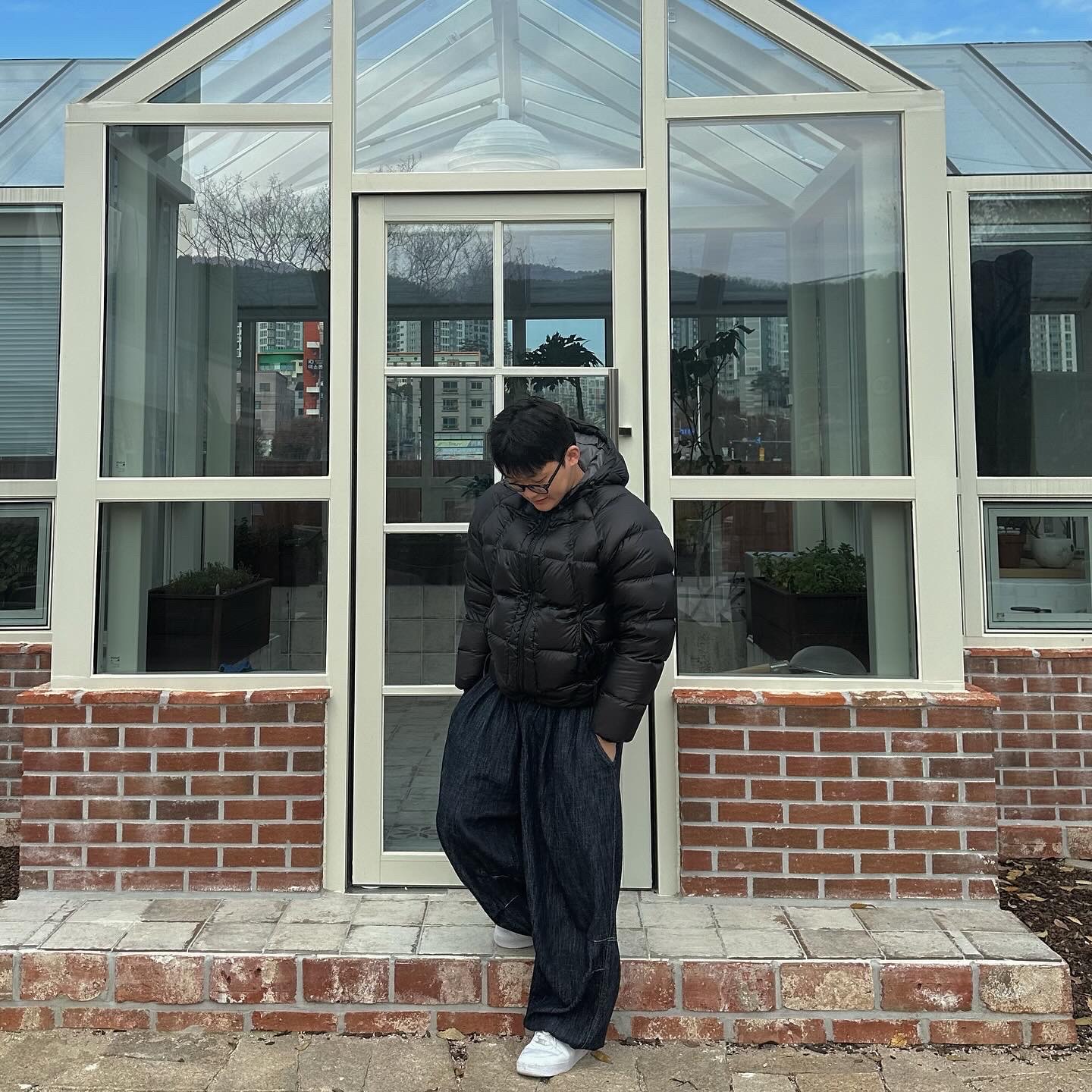 Sansan Gear Heavyweight Down Jacket Black - 22FW, Nike Air Force 1 '07 Low White 착용 스타일