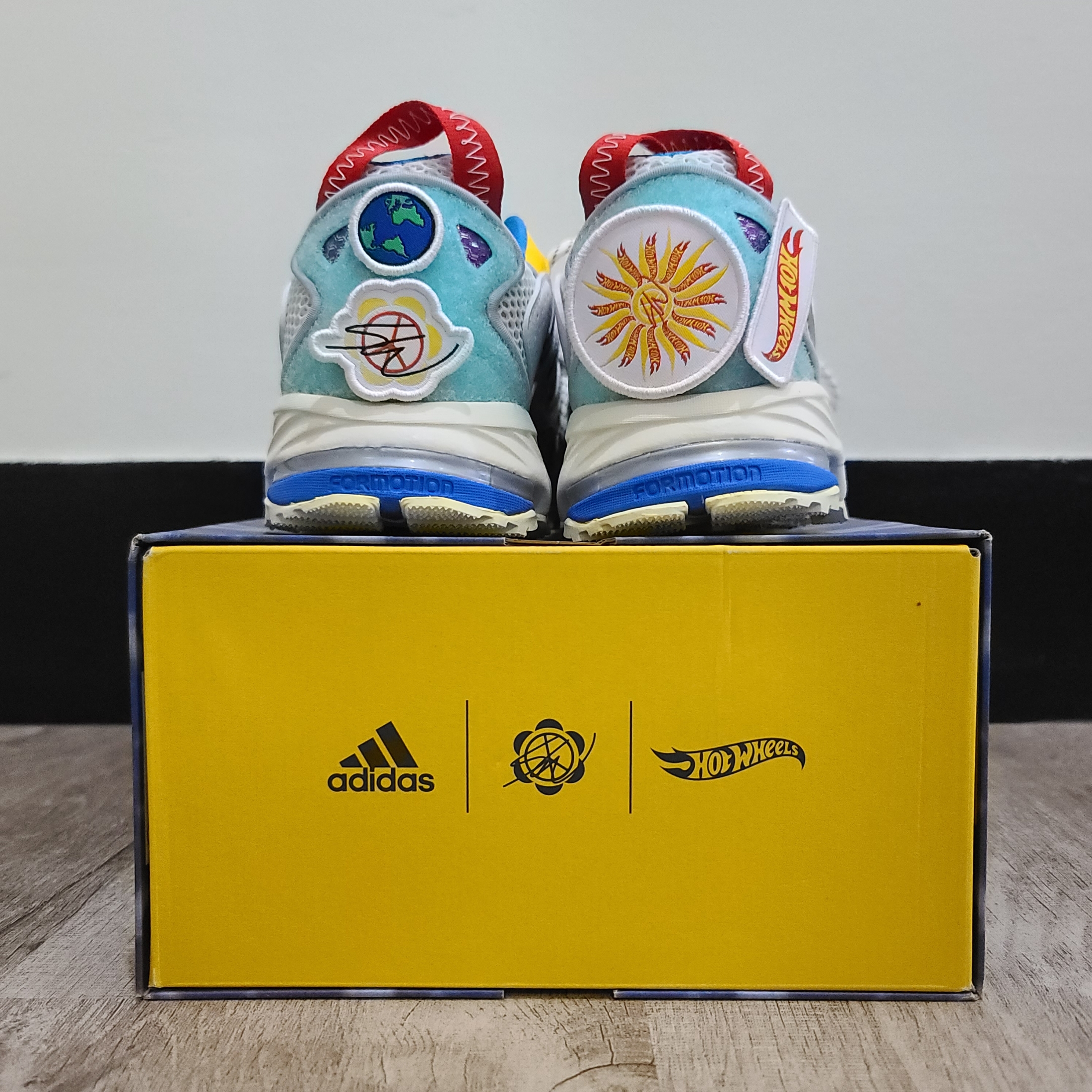 Adidas x Sean Wotherspoon x Hot Wheels Superturf Adventure White Bold Gold 착용 스타일 - 3