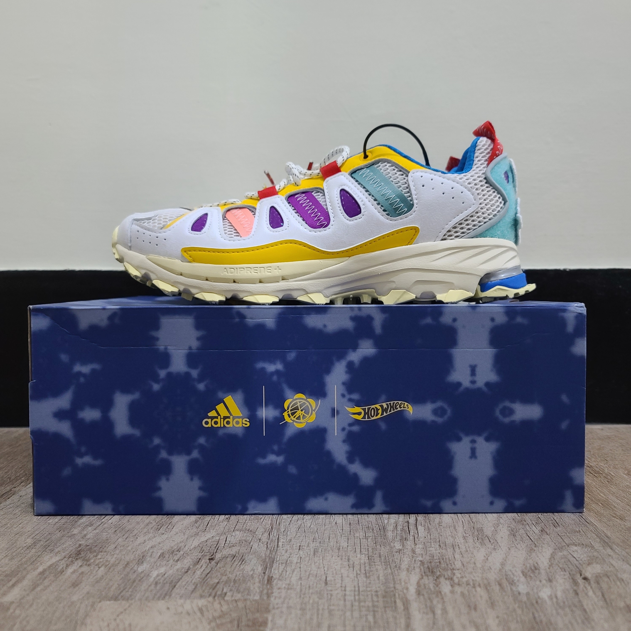 Adidas x Sean Wotherspoon x Hot Wheels Superturf Adventure White Bold Gold 착용 스타일 - 1