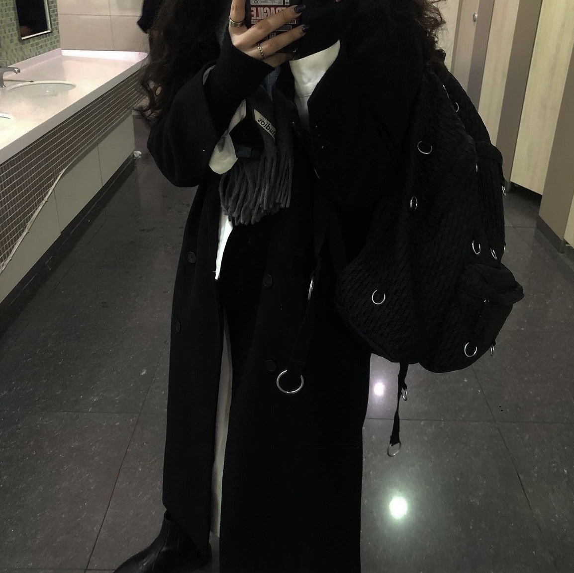 Acne Studios Narrow Wool Fringe Muffler Grey Melange, Maison Margiela Numerical Band Silver Ring Silver 착용 스타일