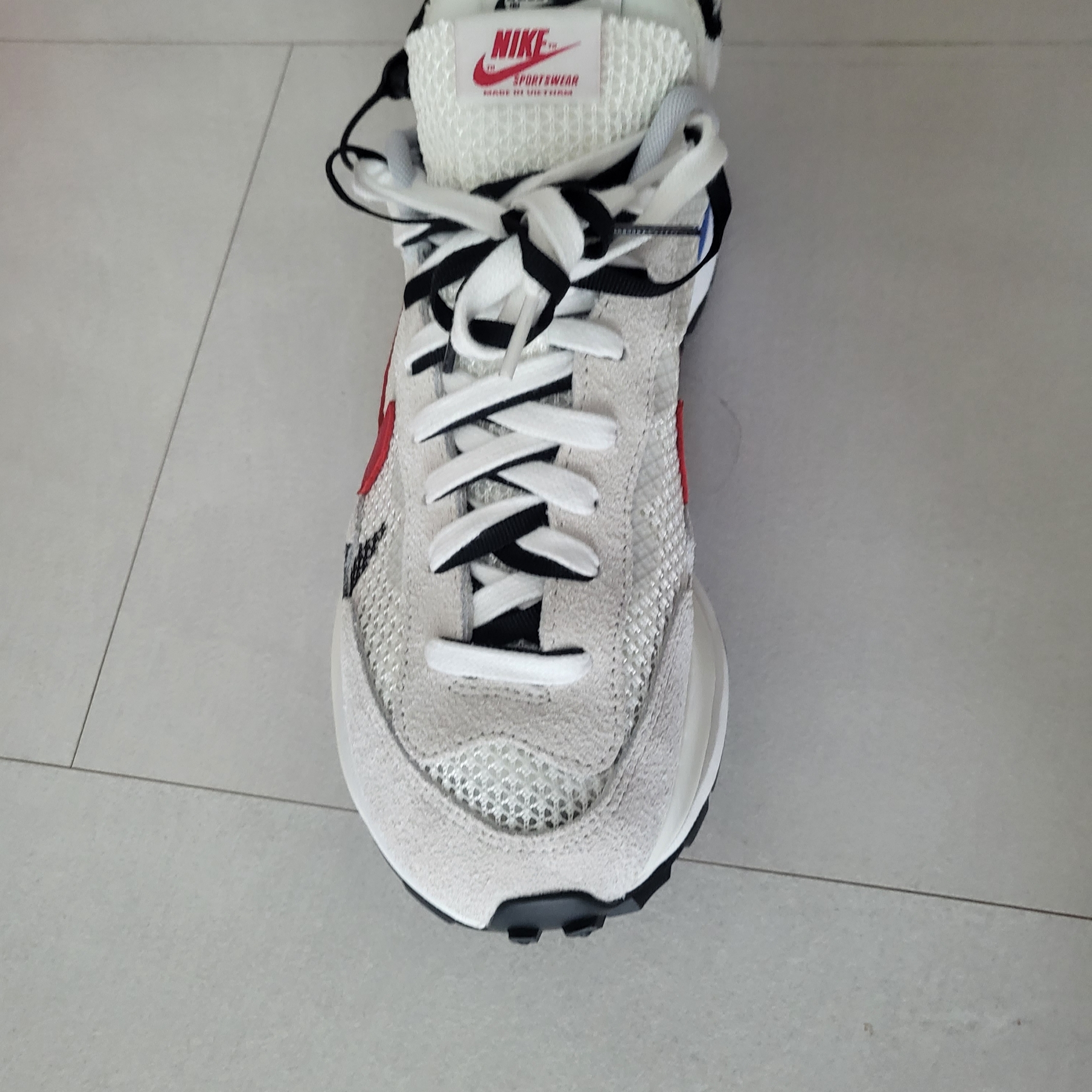 Nike x Sacai VaporWaffle Royal Fuchsia 착용 스타일 - 2