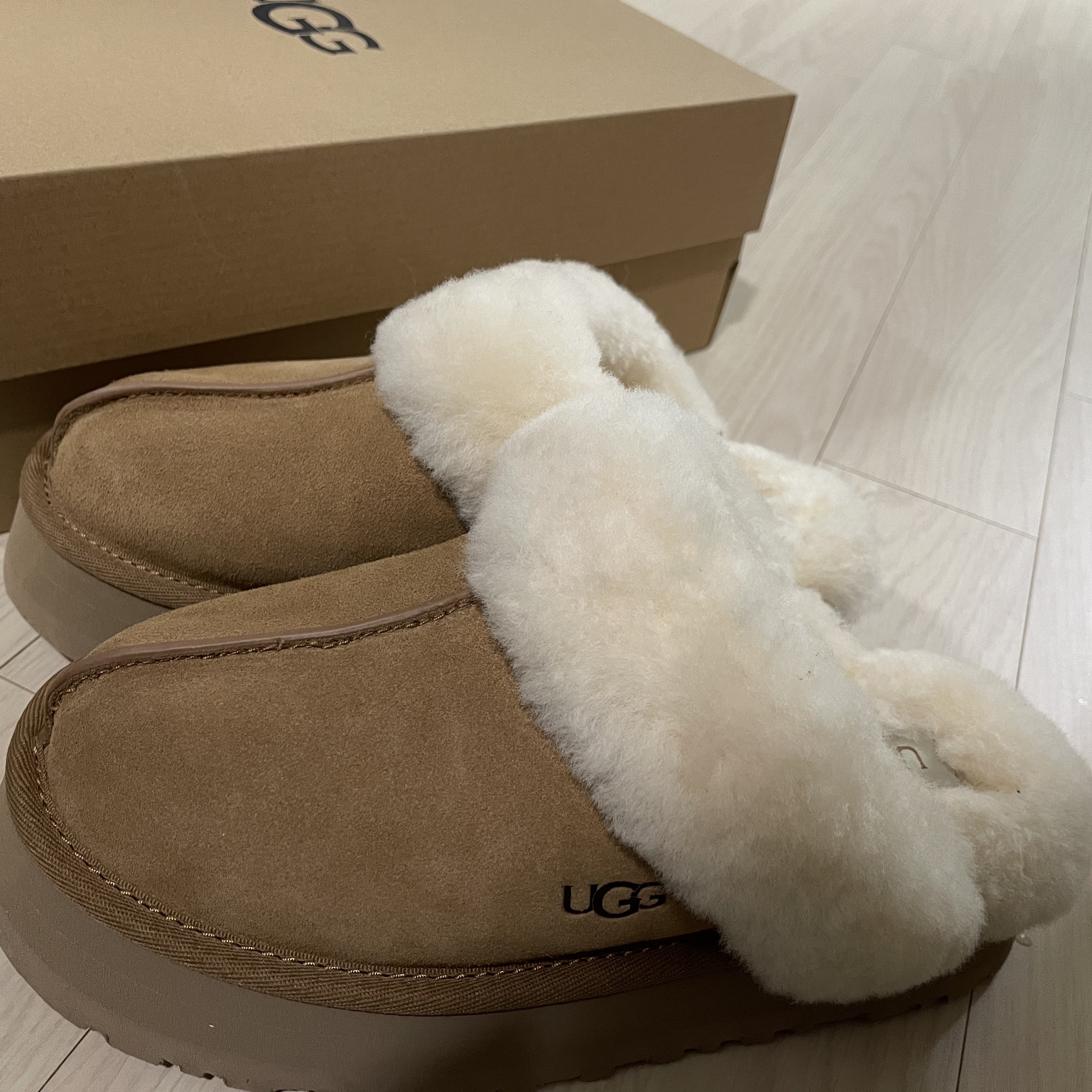 (W) UGG Disquette Slipper Chestnut 착용 스타일