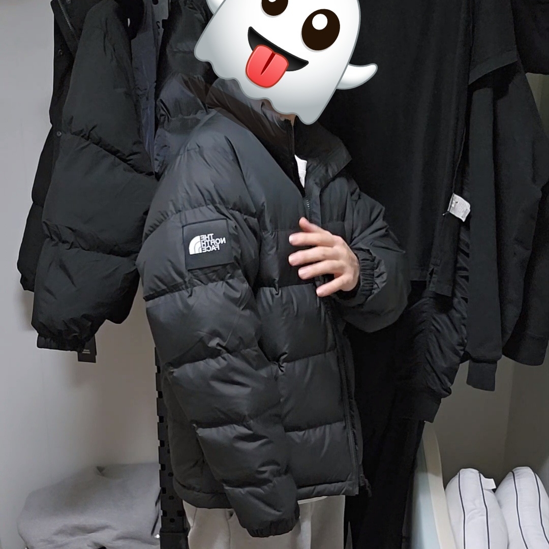 The North Face 1992 Nuptse Jacket Black 착용 스타일 - 2
