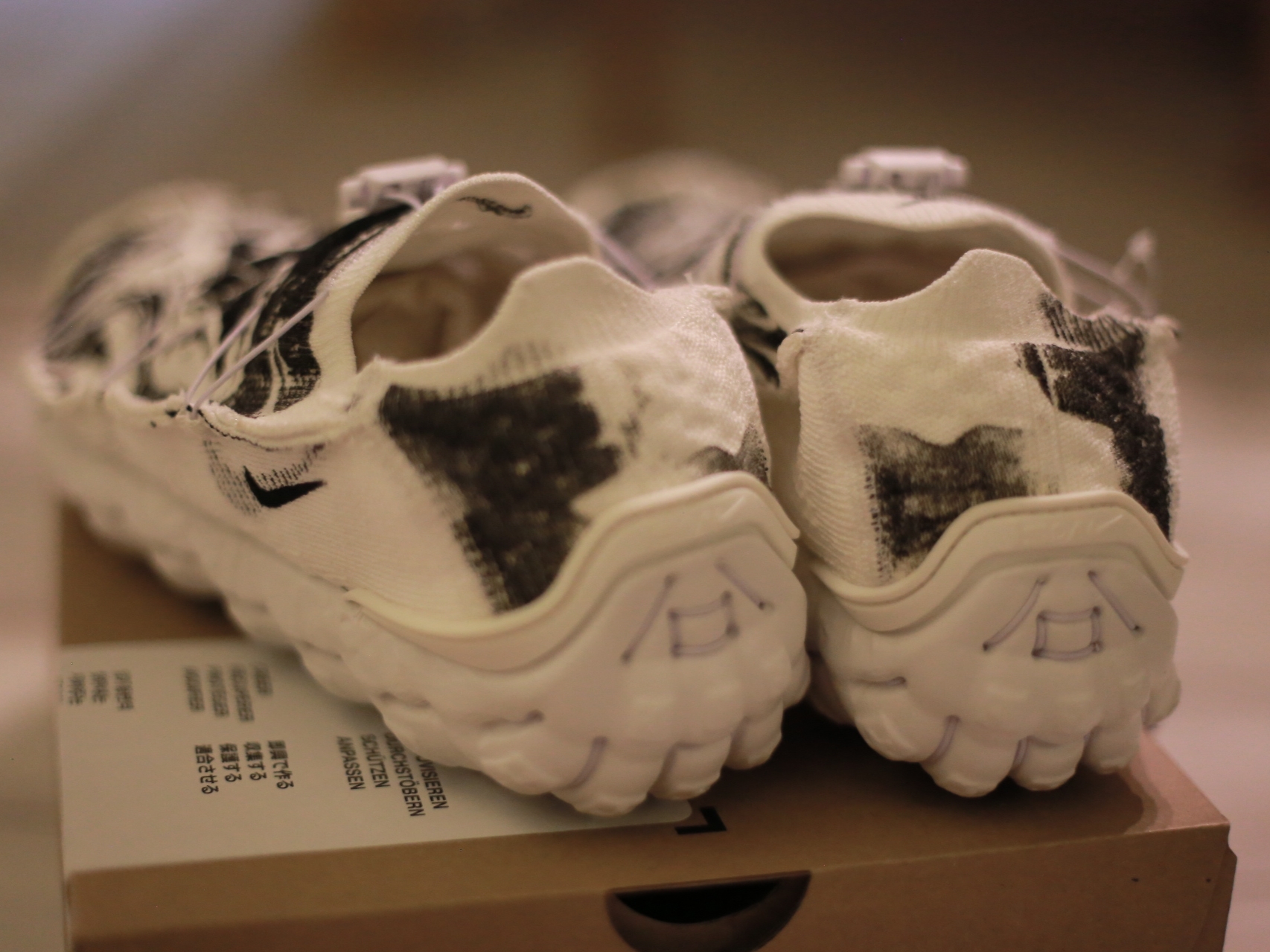 Nike ISPA Mindbody Black and White 착용 스타일 - 3