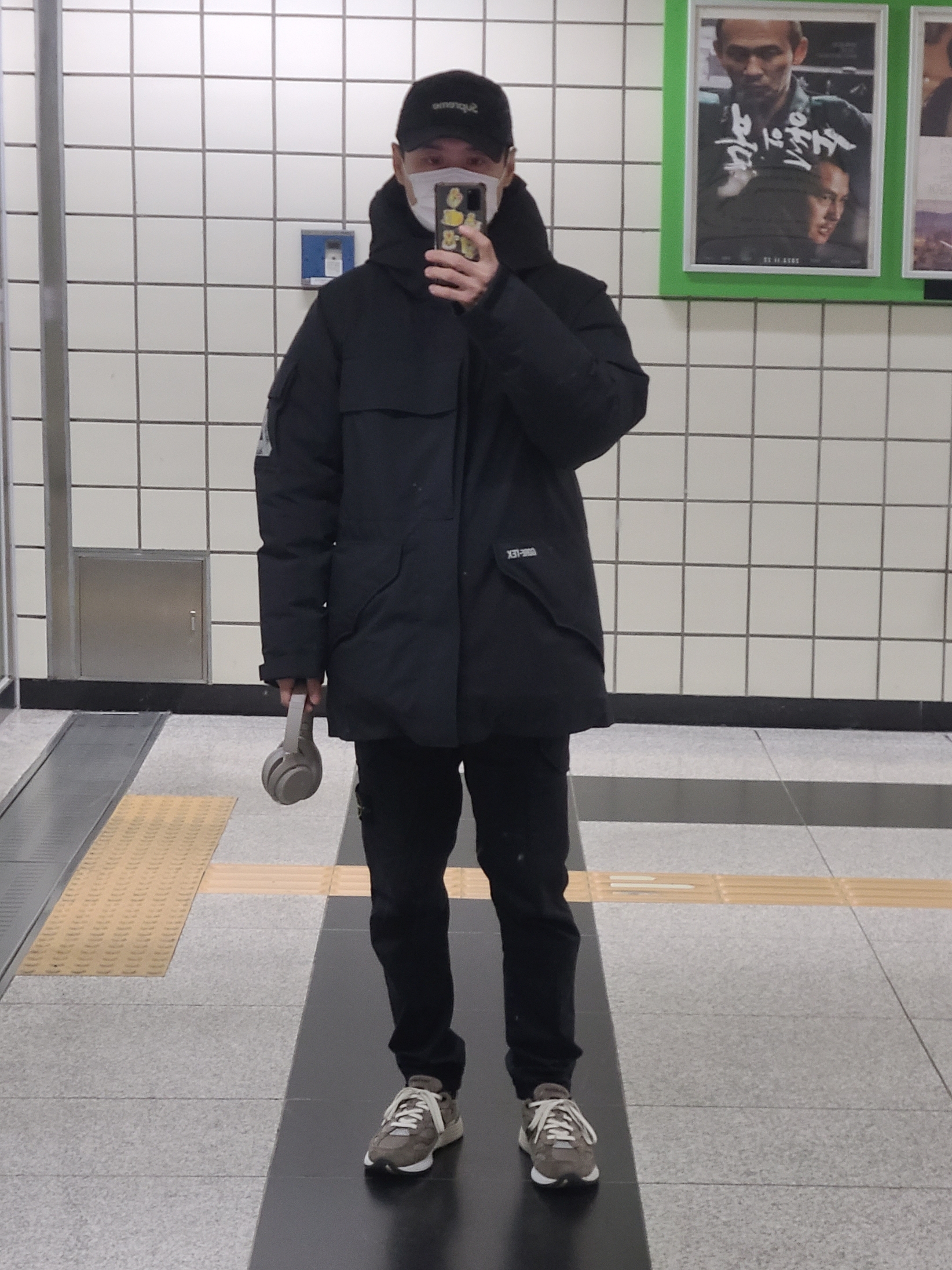 Palace Gore-Tex Arctic Cargo Parka Black - 21FW 착용 스타일 - 1