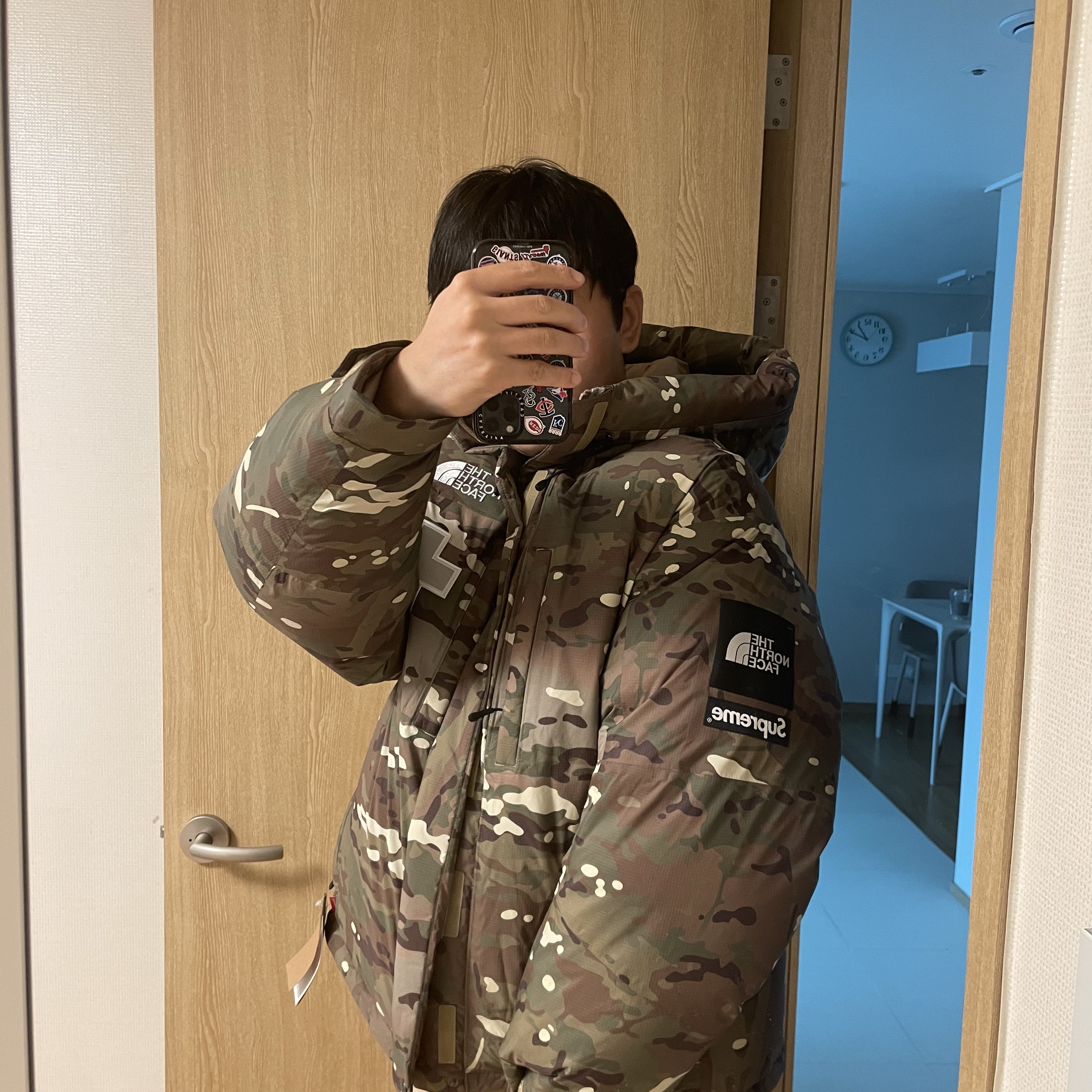 Supreme x The North Face Summit Series Rescue Baltoro Jacket Multi Camo - 22SS 착용 스타일 - 1