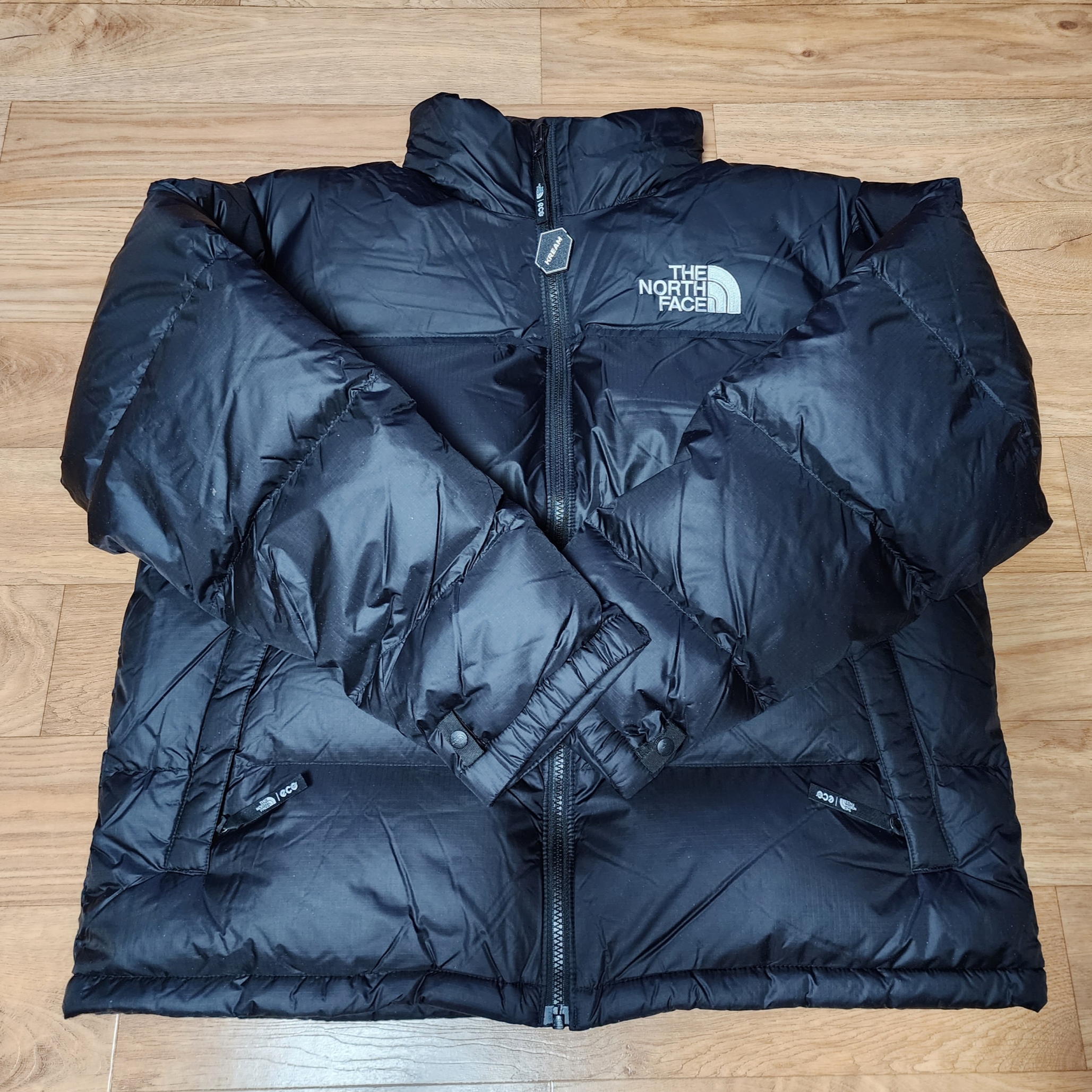 The North Face 1996 Eco Nuptse Jacket Black 착용 스타일