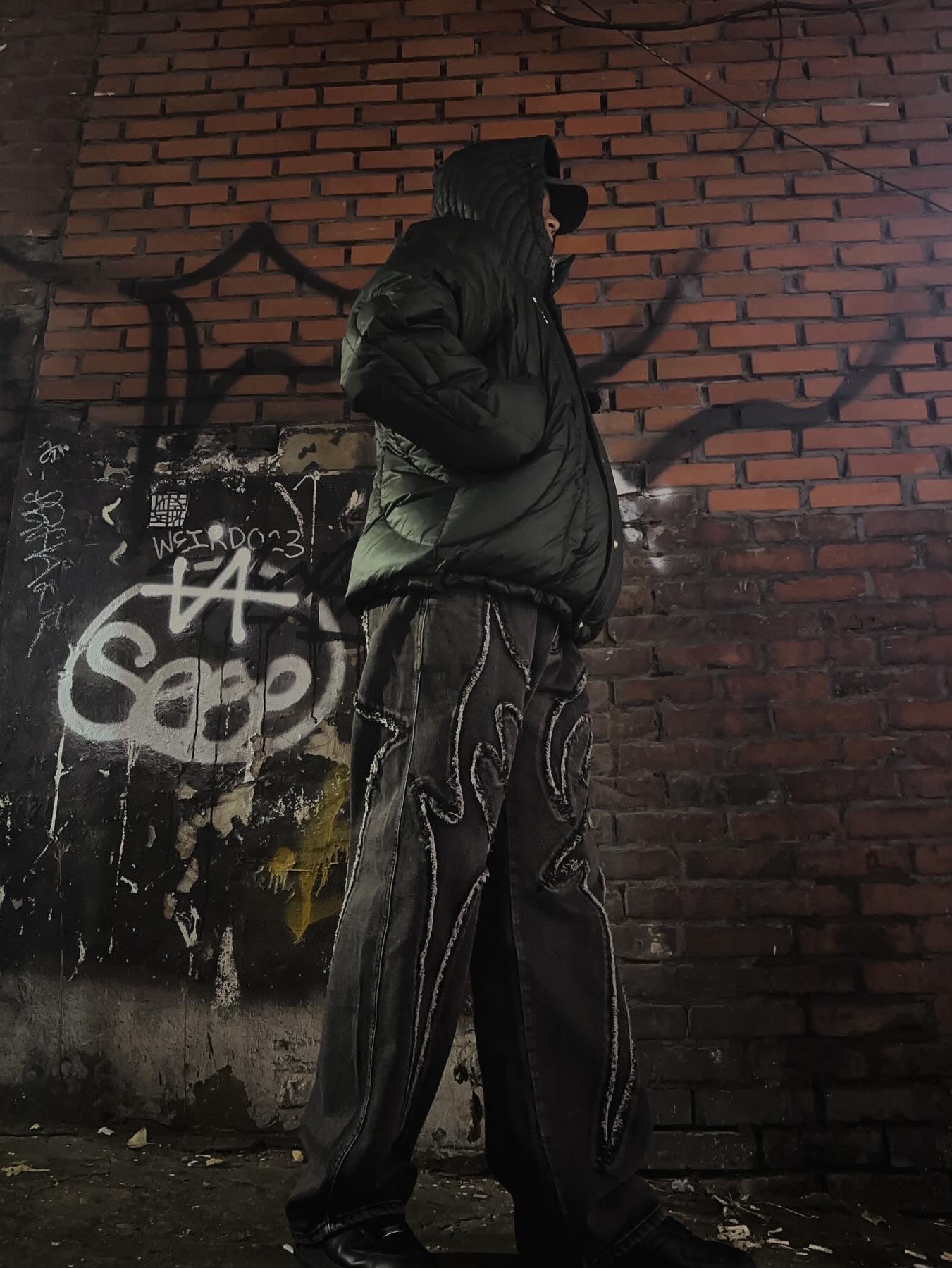 Thug Club Cave Down Jacket Khaki, Nike x Supreme Air Force 1 Low Black 착용 스타일