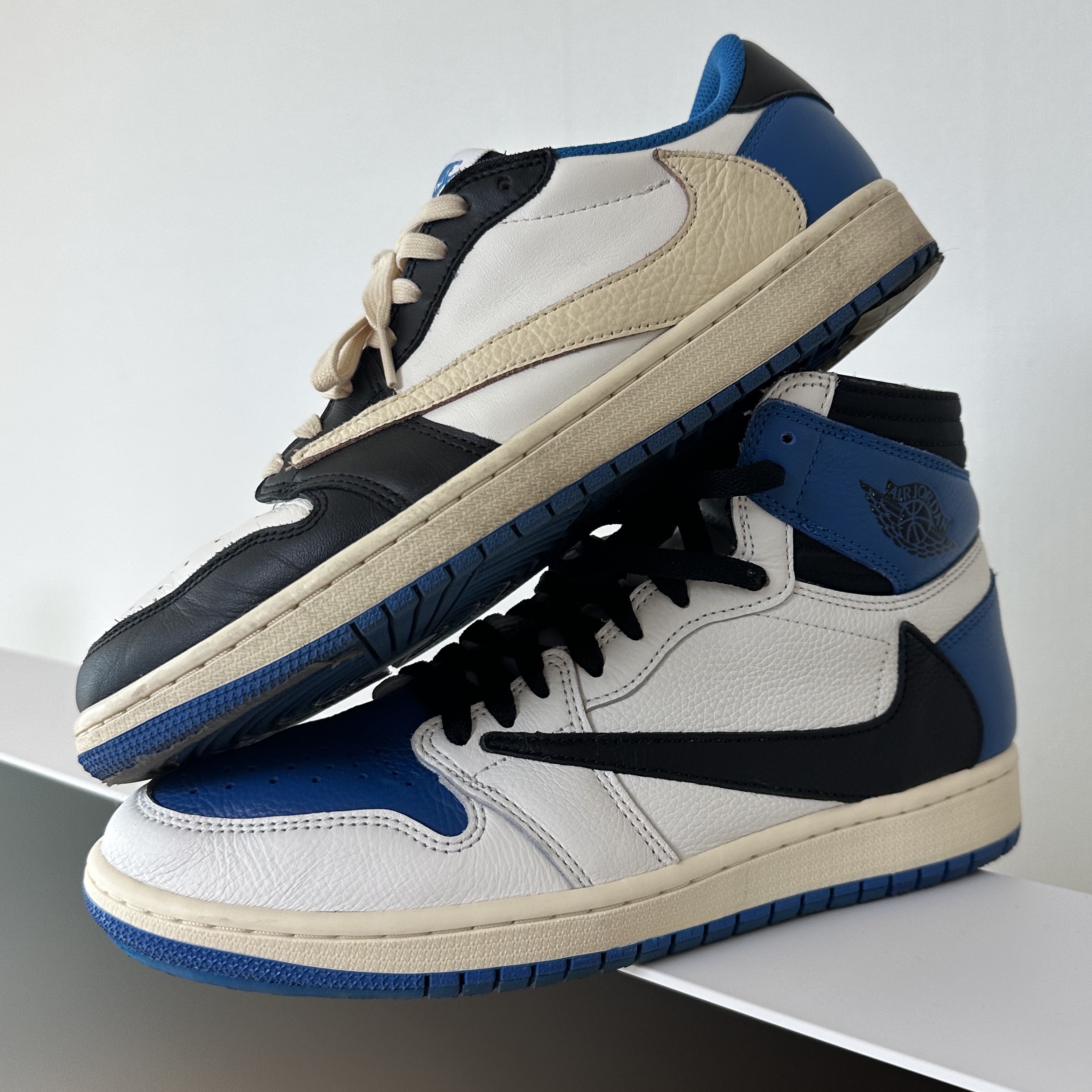 Jordan 1 x Travis Scott x Fragment Retro High OG SP Military Blue, Jordan 1 x Travis Scott x Fragment Retro Low OG SP Military Blue 착용 스타일 - 2