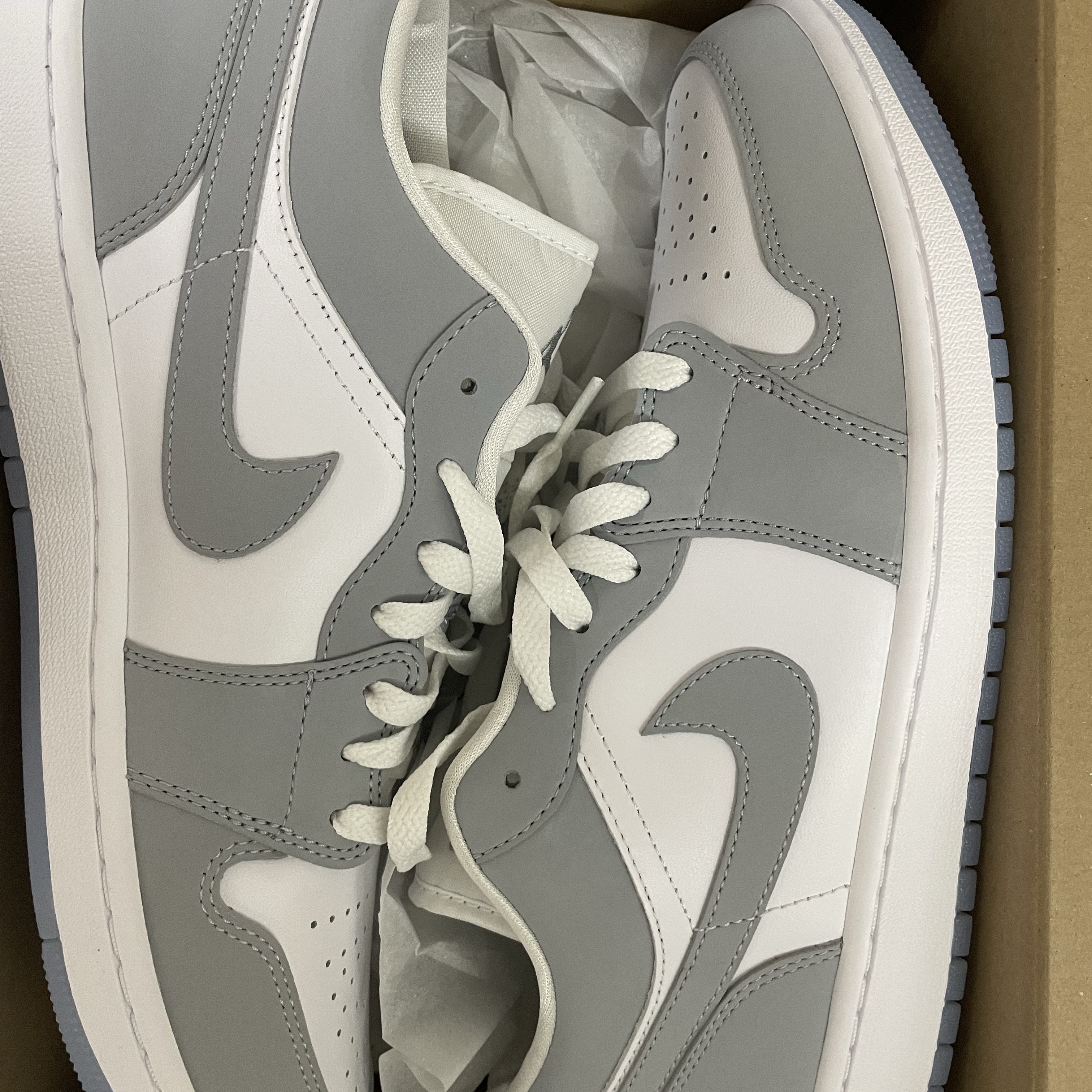 (W) Jordan 1 Low White Wolf Grey 착용 스타일 - 1