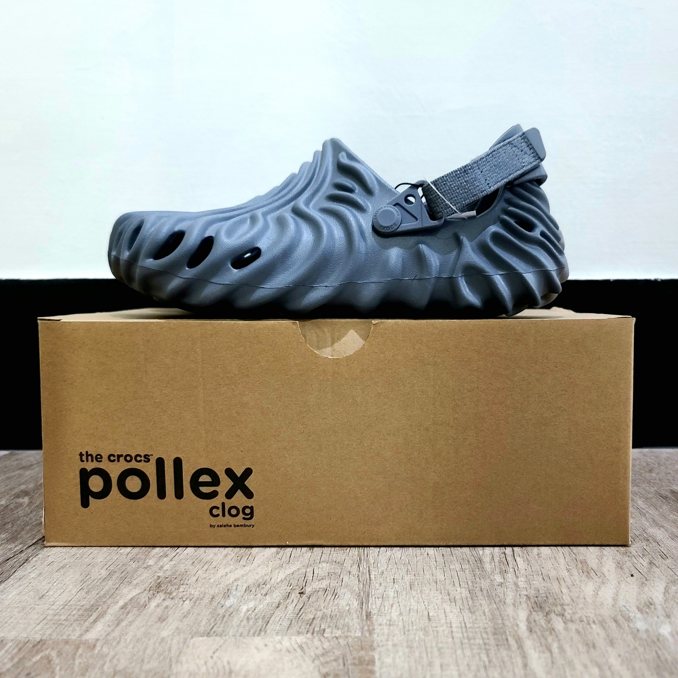 Crocs x Salehe Bembury Pollex Clog Niagara 착용 스타일 - 1