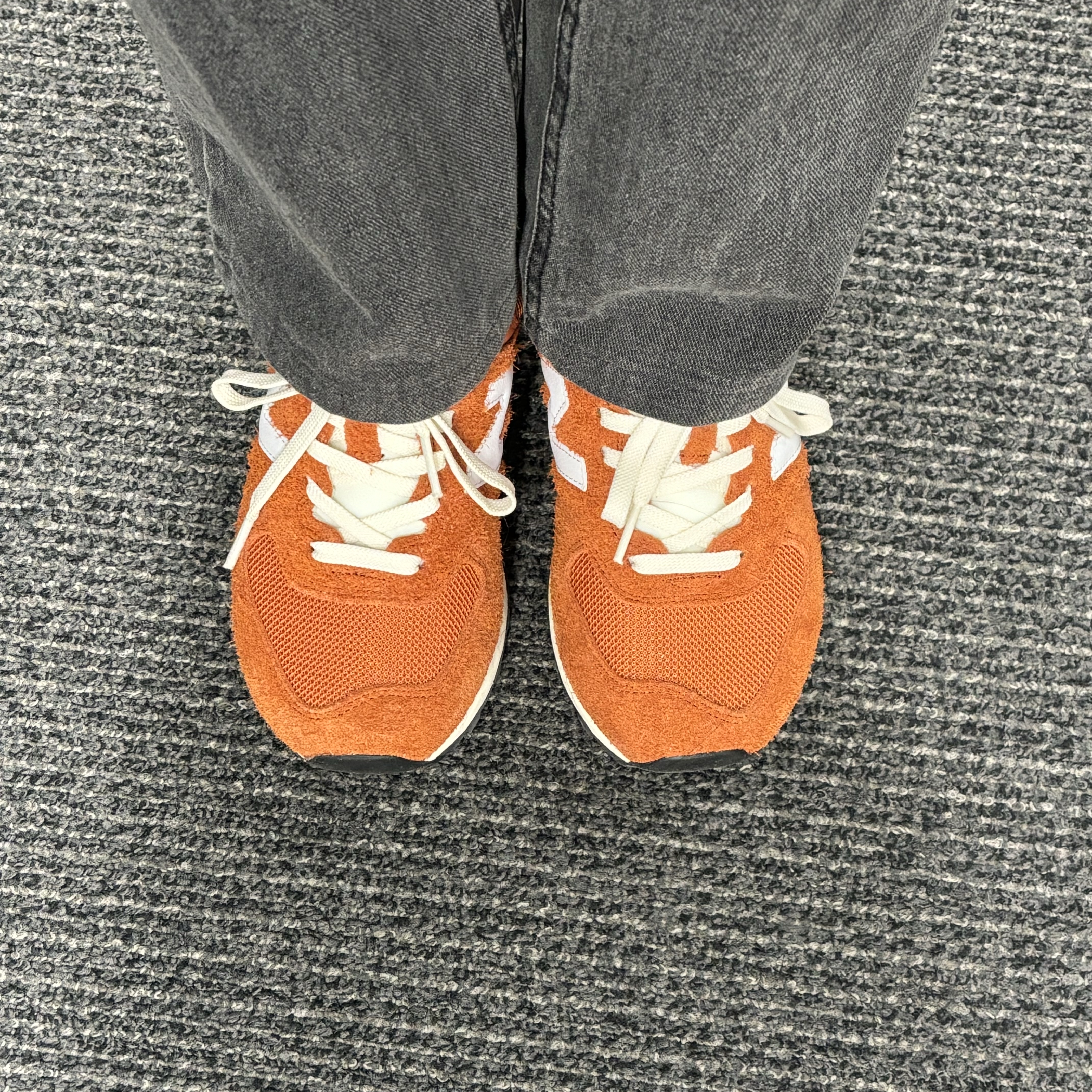 New Balance 574 Heritage Orange Burst White 착용 스타일 - 1