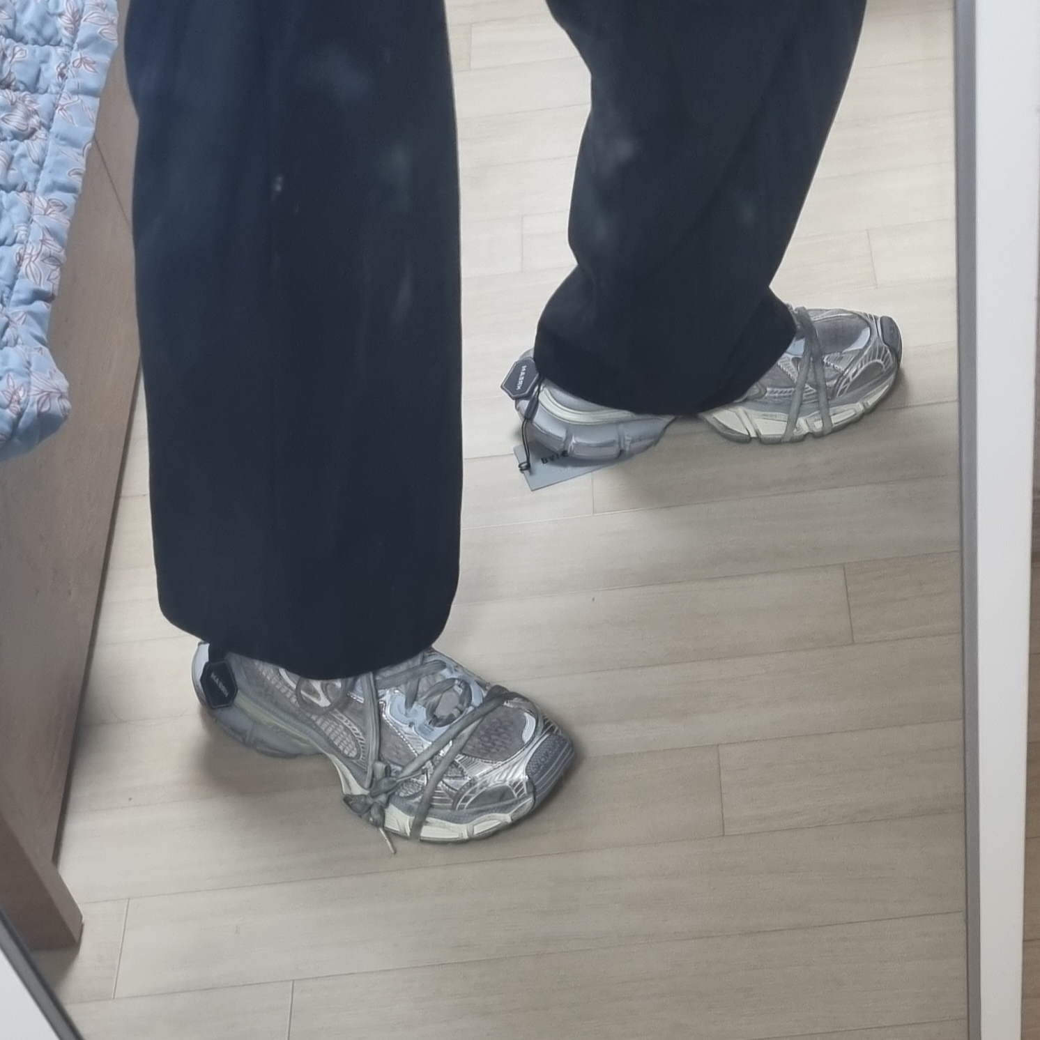Balenciaga 3XL Sneakers Light Beige 착용 스타일 - 1