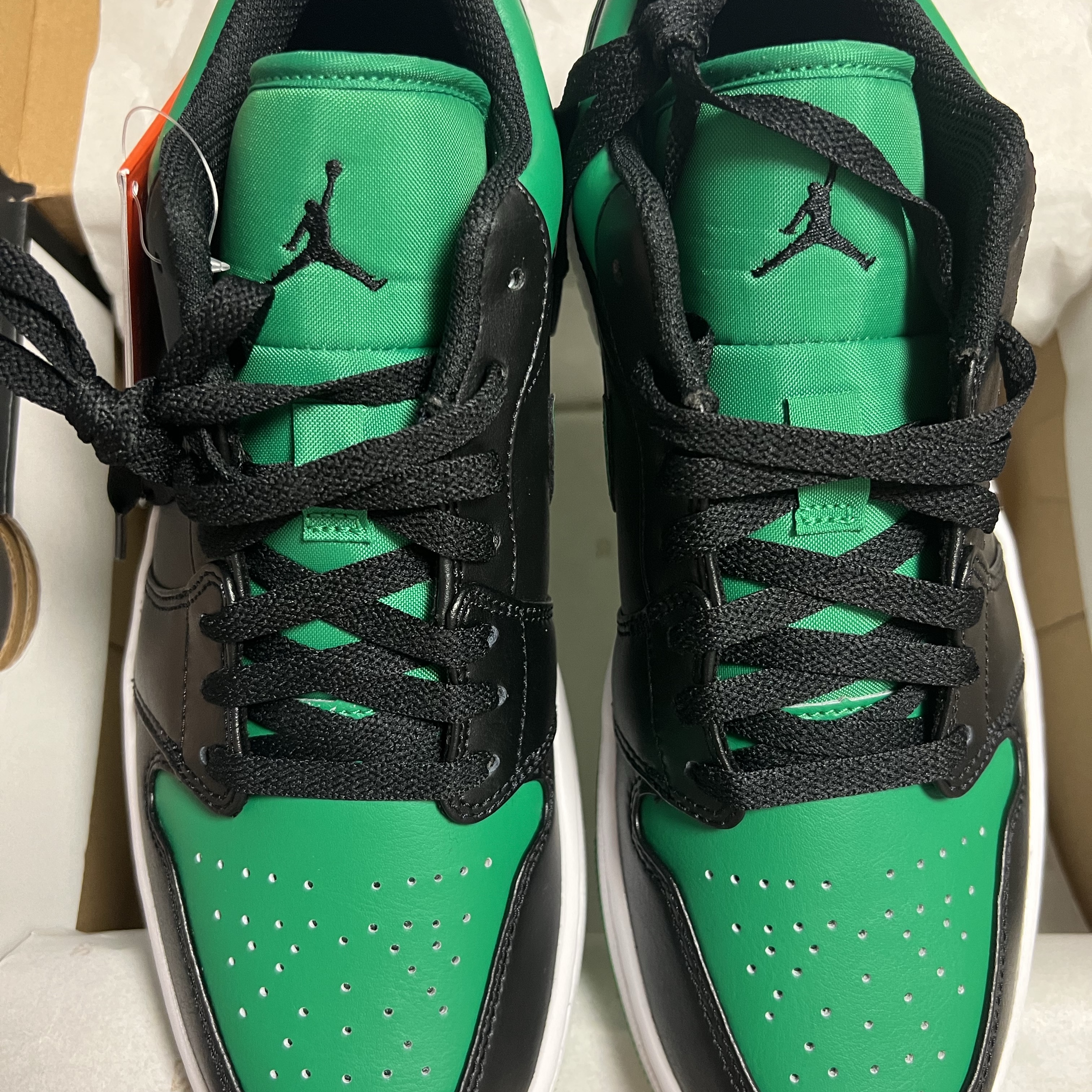 Jordan 1 Low Lucky Green 착용 스타일 - 2