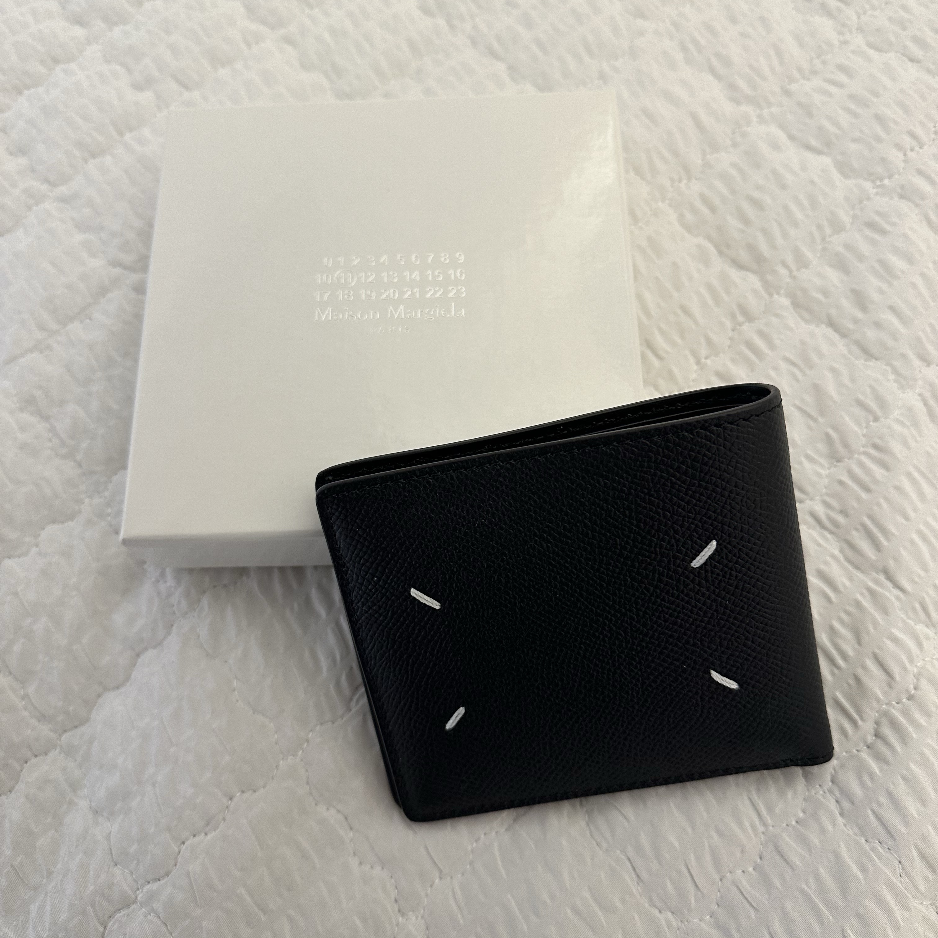 Maison Margiela Bovine Leather Bi-Fold Wallet Black 착용 스타일