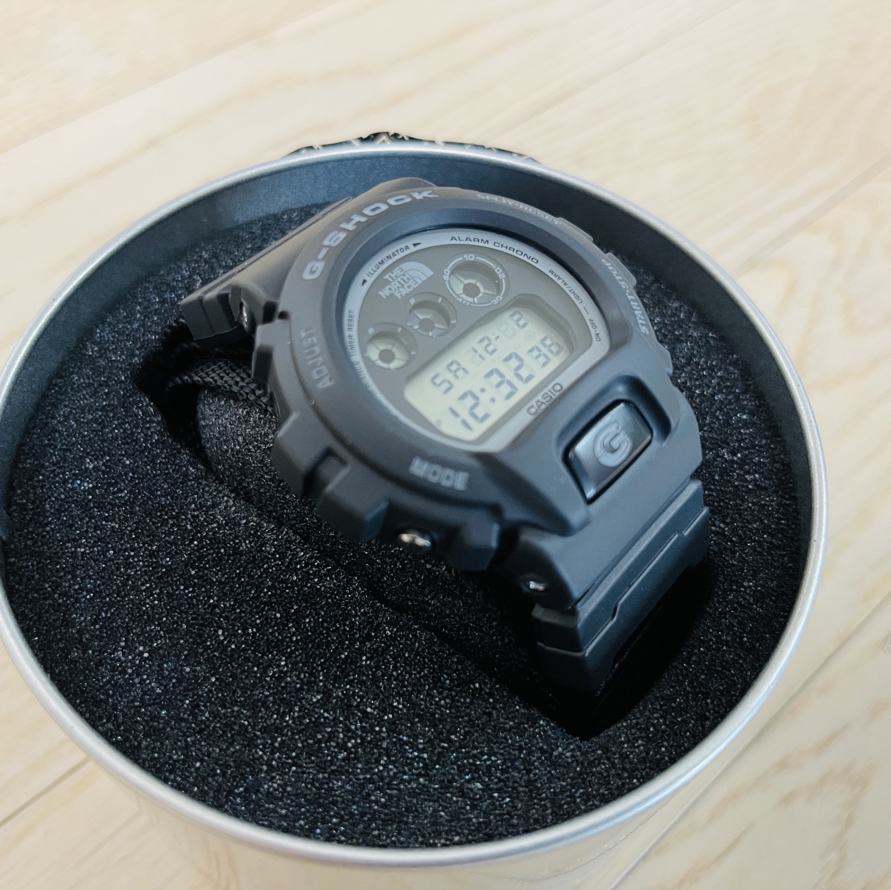 Casio G-Shock x Supreme x The North Face DW-6900 Black 착용 스타일 - 4