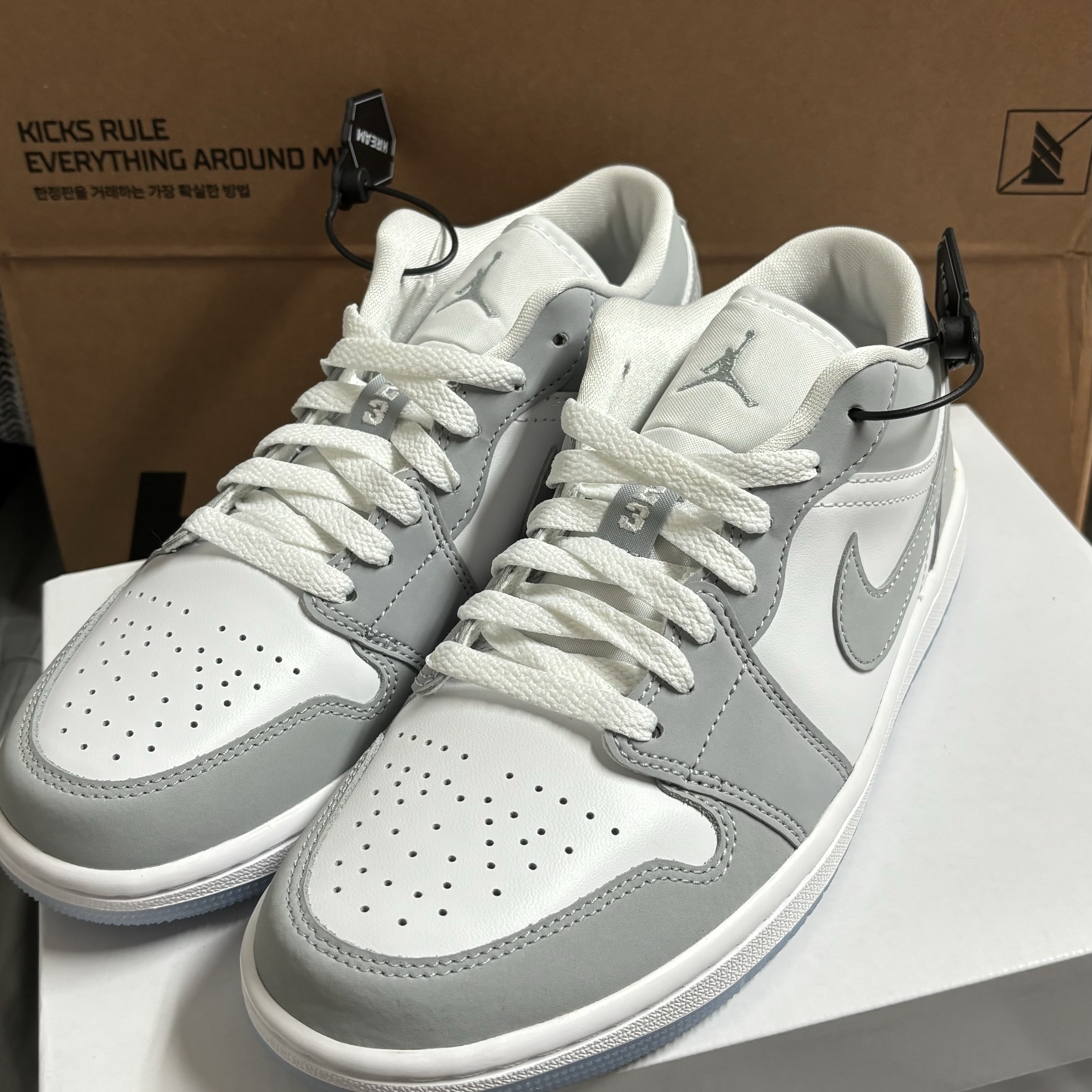 (W) Jordan 1 Low White Wolf Grey 착용 스타일