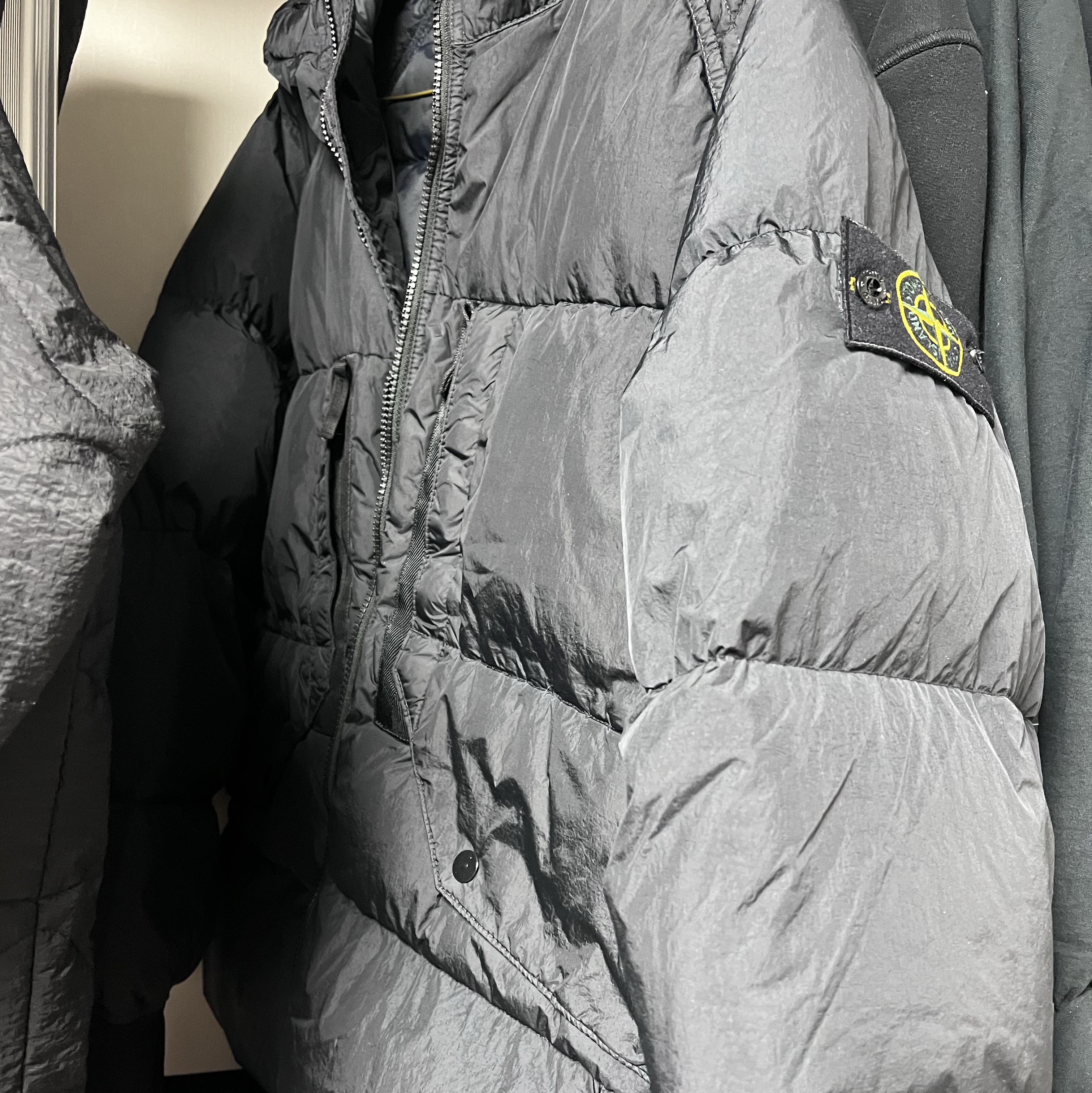 Stone Island 40723 Garment Dyed Crinkle Reps Recycled Nylon Hooded Down Jacket Black - 23FW 착용 스타일 - 2