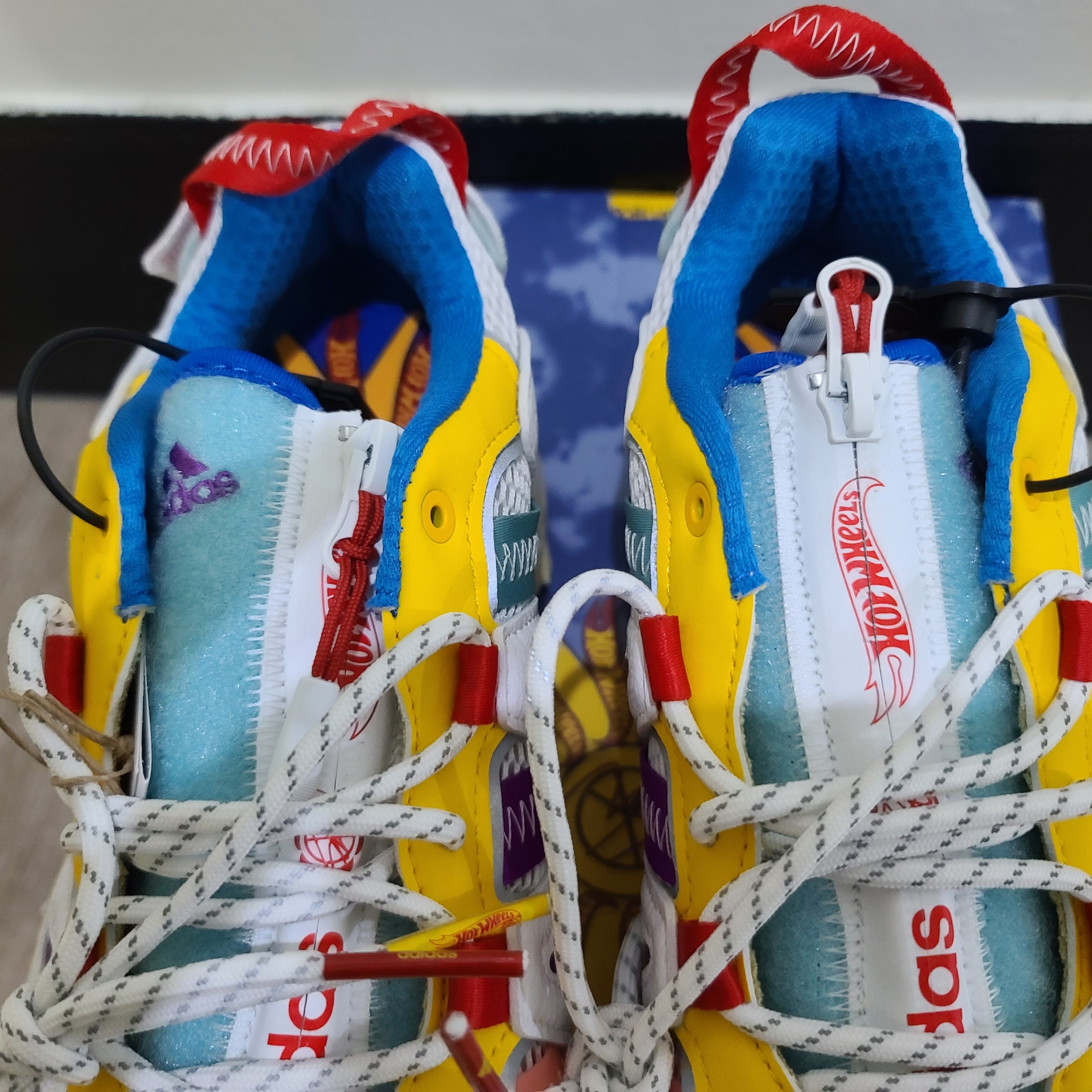 Adidas x Sean Wotherspoon x Hot Wheels Superturf Adventure White Bold Gold 착용 스타일 - 7